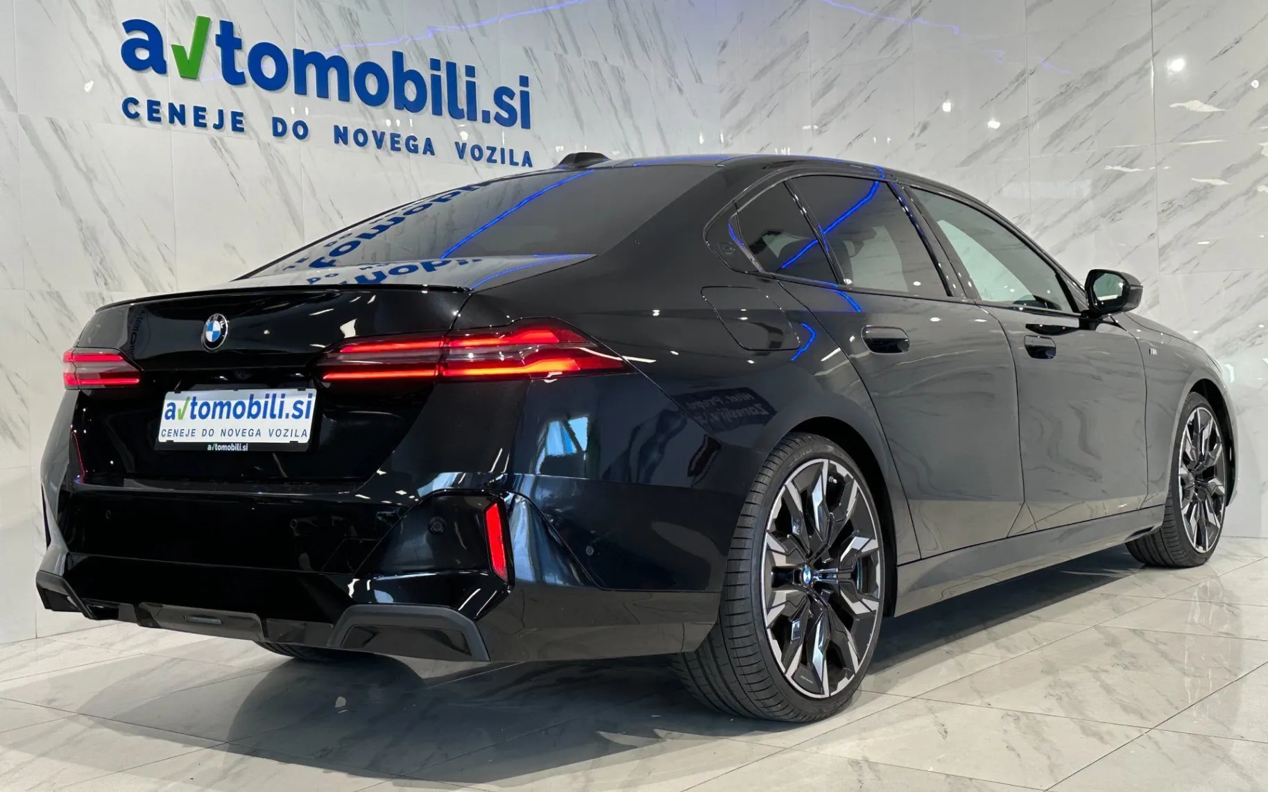 Zunanja slika - BMW serija 5: - 40d|xDrive|M-Pro|Pano|4WS|Bowers|HUD|Hlaj|ACC|36 - 4