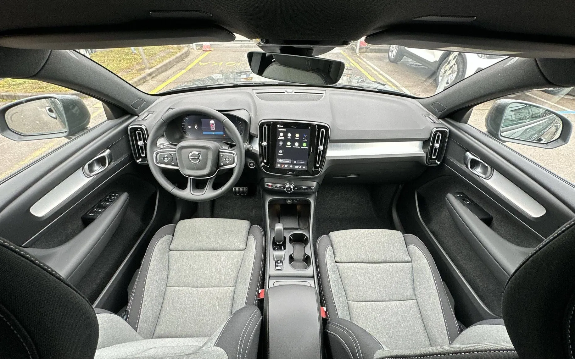 Zunanja slika - Volvo XC40 - B3 P Core AT DCT... - 19