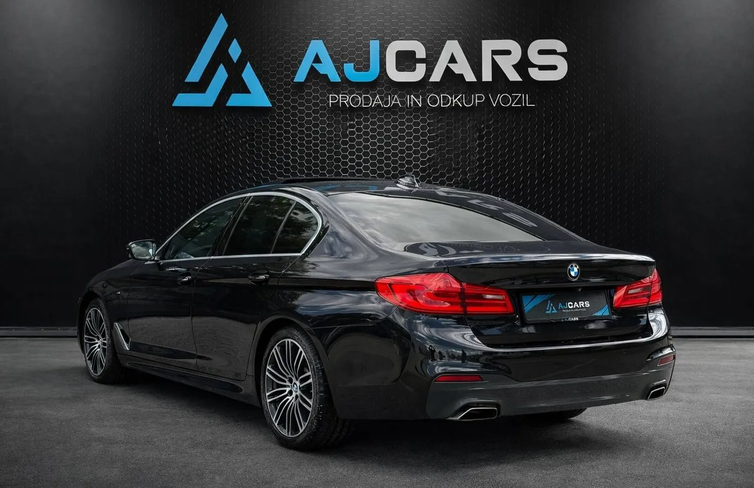 Zunanja slika - BMW Serija 5 - : 540i xDrive Msport-Virtual-Kam360-F1-Pano-Harman.. - 5