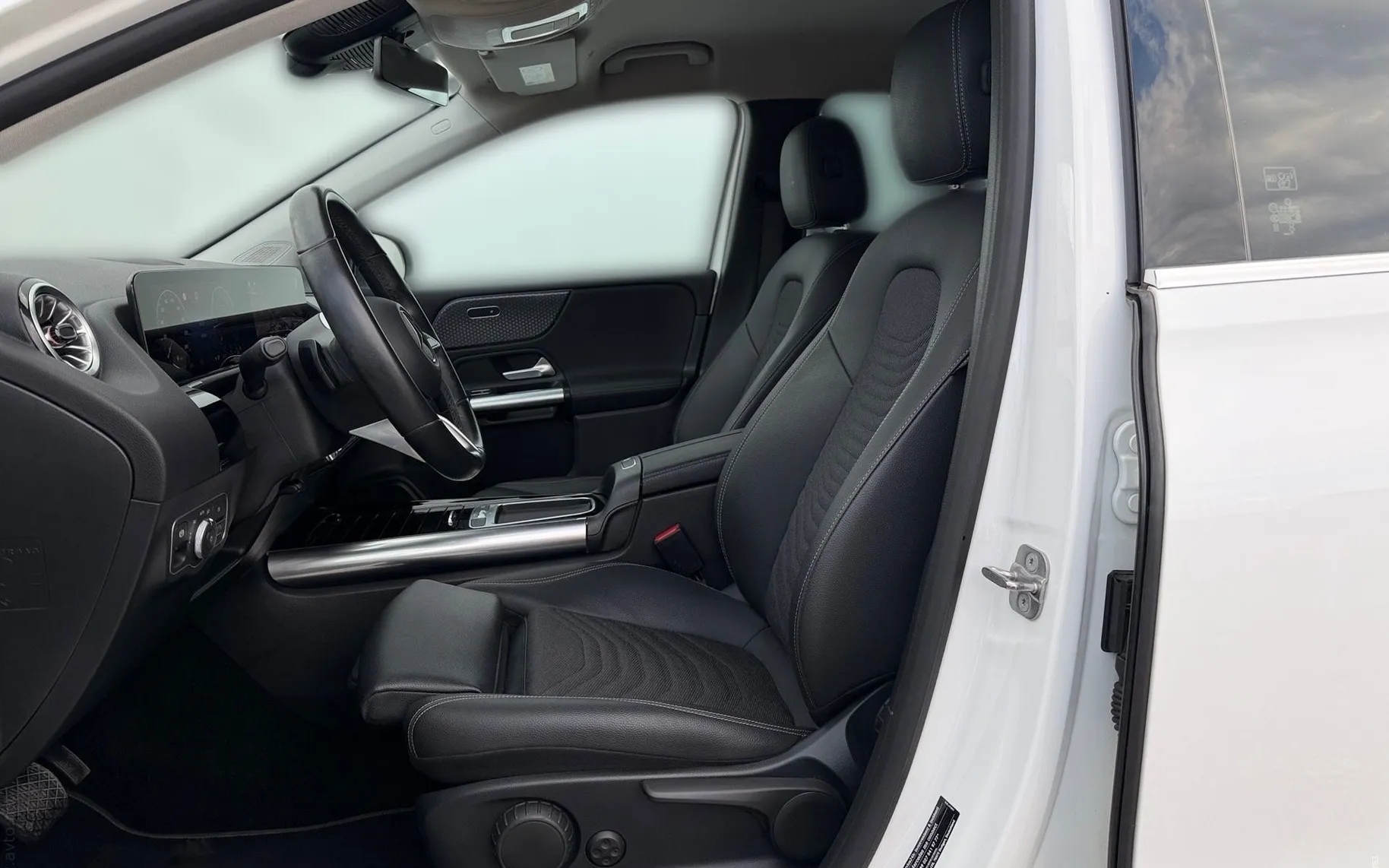 Notranja slika - Mercedes-Benz B-Razred - B 200 d DCT Advanced Plus-Keylees-LED-PDC-Kamera.. - 7