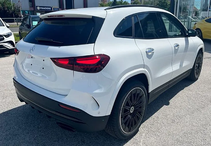 Zunanja slika - Mercedes-Benz GLA-Razred - 180 AMG Line EDITION Avt - 4