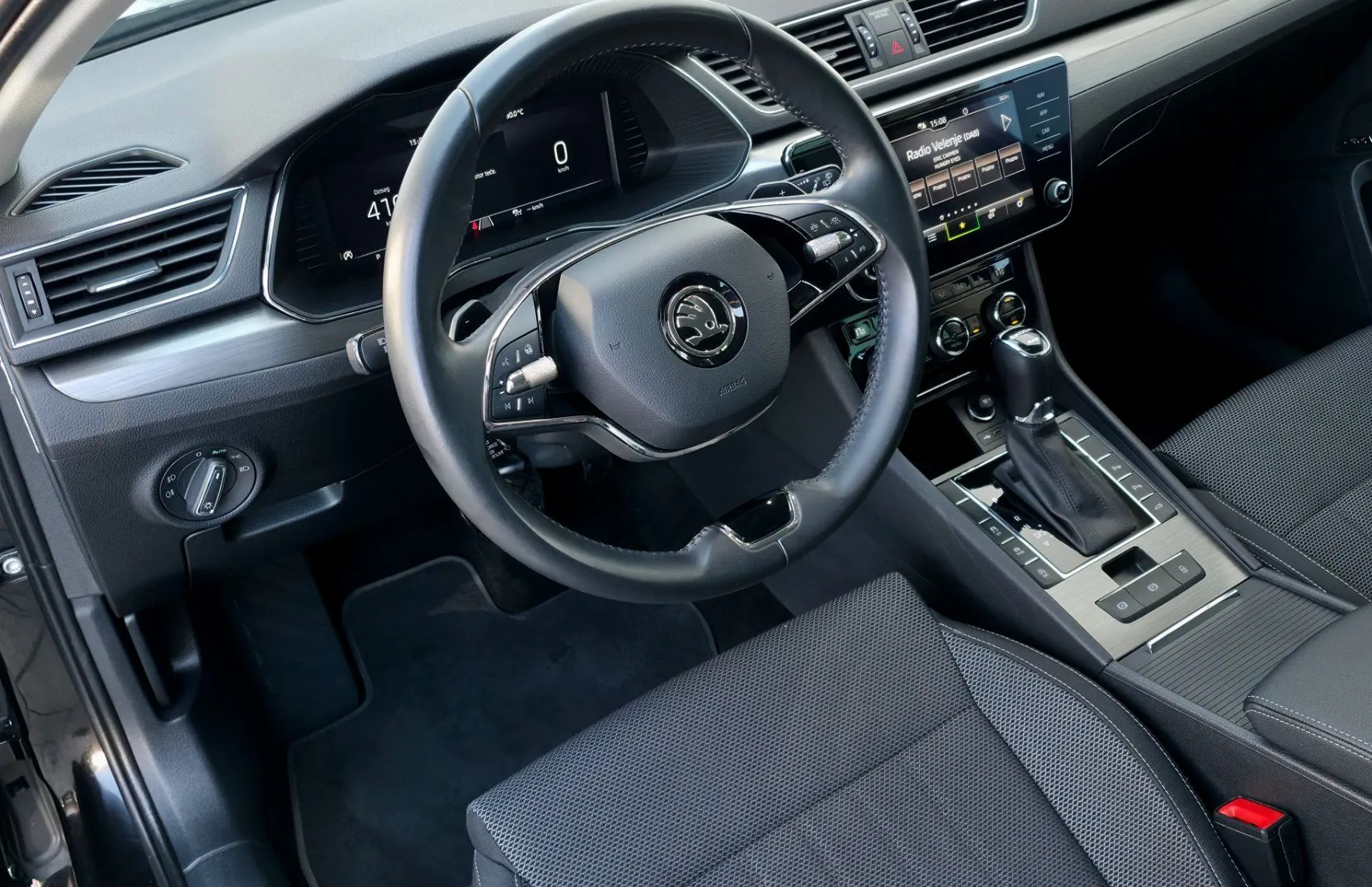 Zunanja slika - Škoda Superb - Combi 4x4 2.0TDI Style DSG MATRIX•MEMORY•ACC•18C - 5