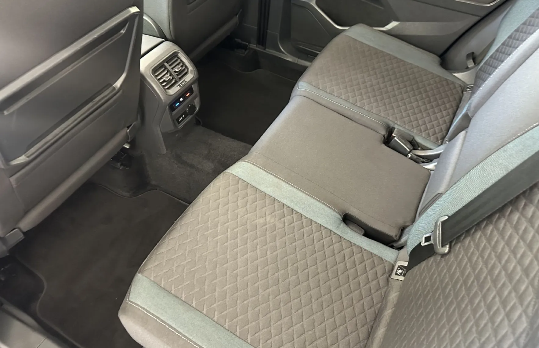 Zunanja slika - Volkswagen Tiguan Allspace - 2.0 TDI SCR DSG7 IQ.Drive.PANORAMA.NAVI.KAMERA.AC - 6