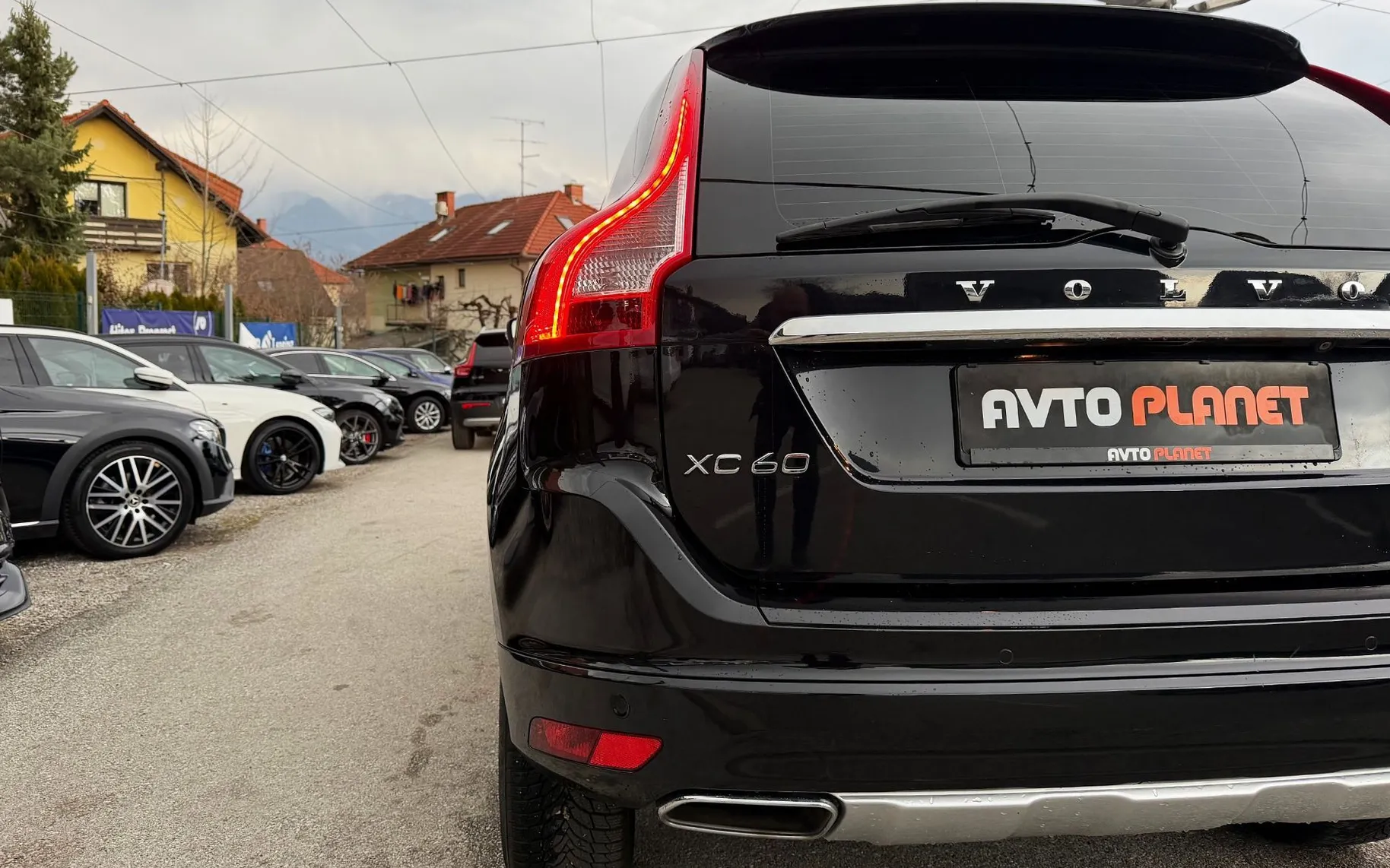 Zunanja slika - Volvo XC60 - D4 Summum AUT. LED XENON ACC NAVI BLS VIRTUAL - 12