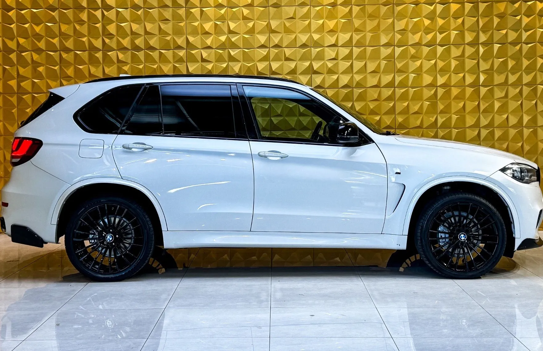 Zunanja slika - BMW X5 - serija :  xDrive30d M Sport-LED-VIRTUAL-HARMAN-GRETJE - 12
