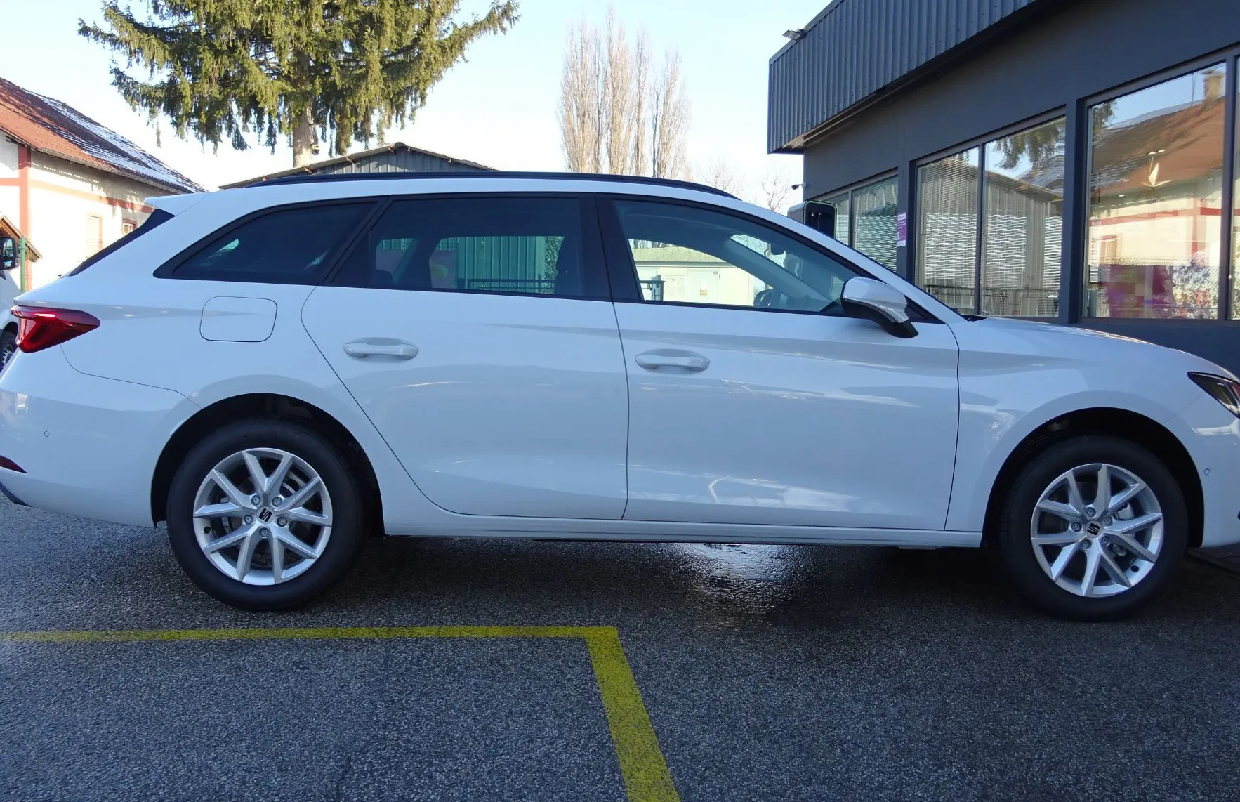 Zunanja slika - Seat Leon - 1.5 TSI 115KM STYLE EDITION ST - VL. KLJUKA - - 3