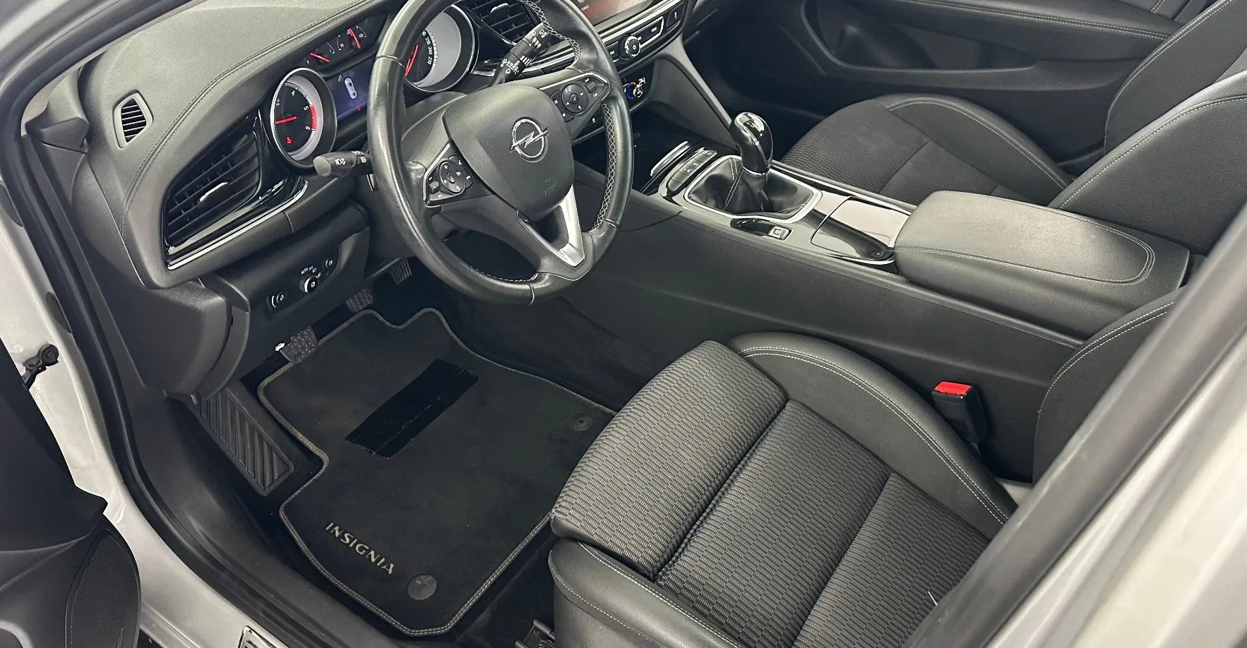 Zunanja slika - Opel Insignia - 1.6 CDTi.USNJE.NAREJEN VEL.SERVIS+MENJALNIKU - 3