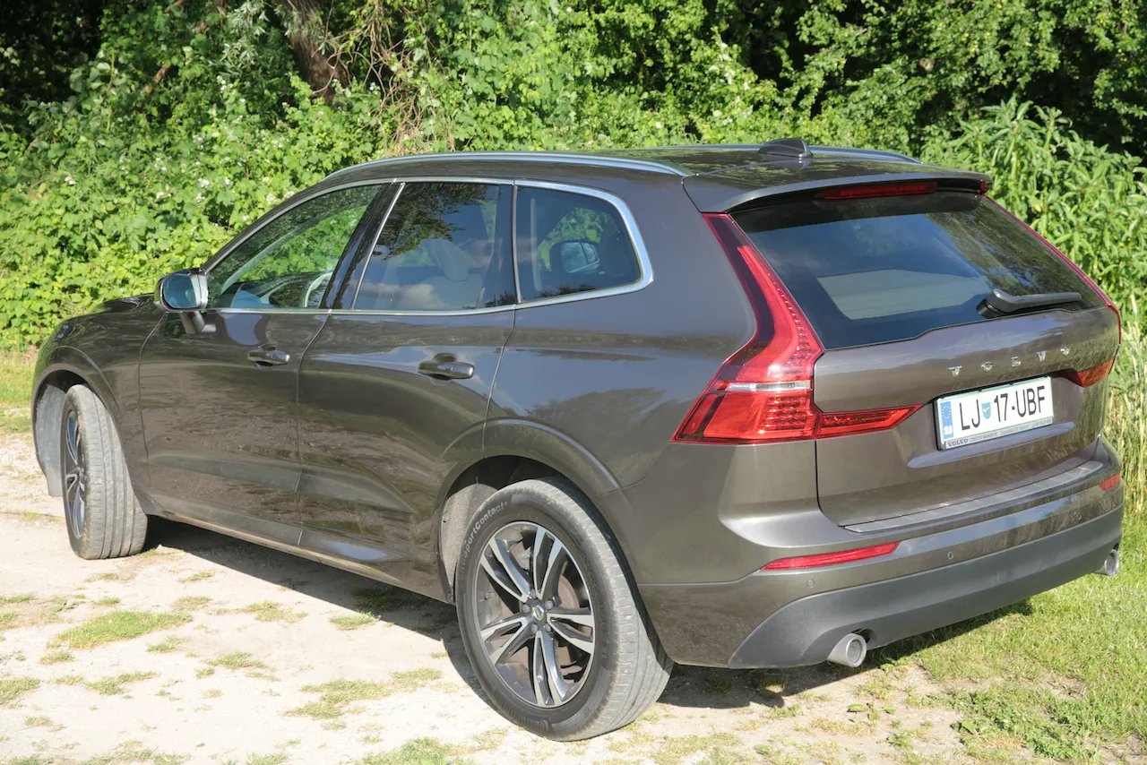 Zunanja slika - Volvo XC60 - Volvo  D4 Business Avt., PANO., H/K., kljuka - 3