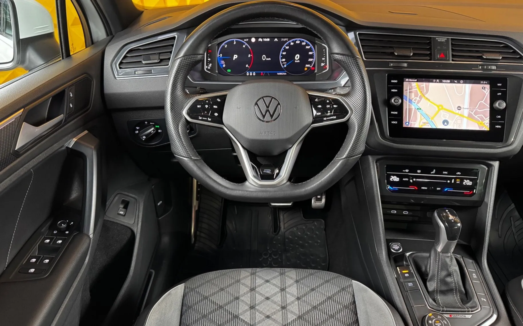 Notranja slika - Volkswagen Tiguan - 2.0 TDI 4MOT-R Line-iQ LED-HEADUP-VIRTUAL-KEYLESS - 12