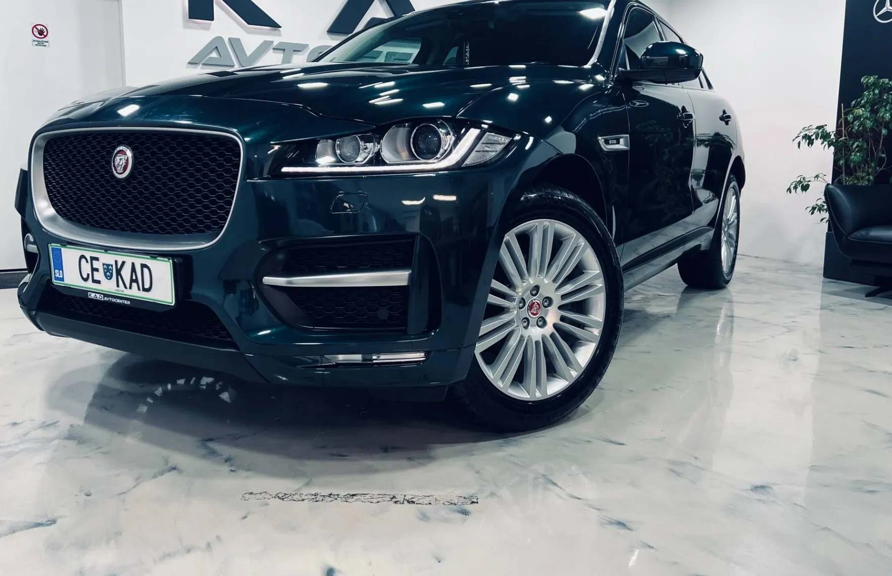 Zunanja slika - Jaguar F-PACE - 2.0 TD 180KM AWD avt R-Sport - 1