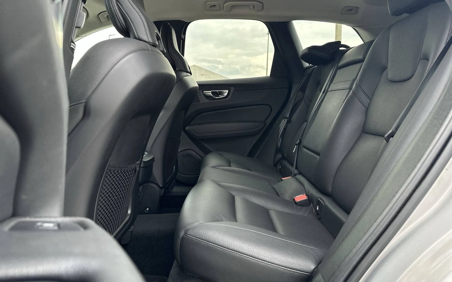 Notranja slika - Volvo XC60 - B5D AWD Inscription Avt. - 11