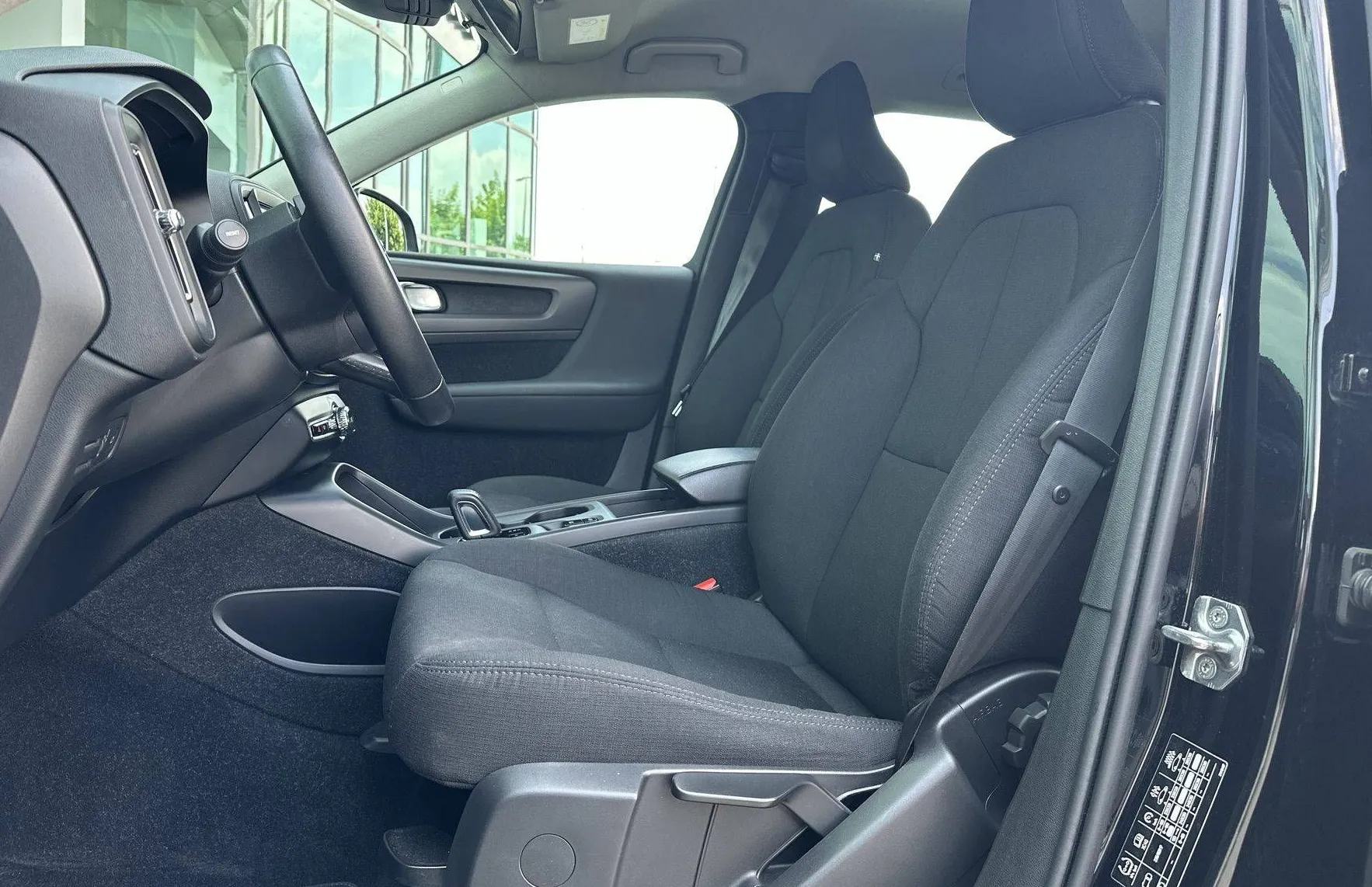 Zunanja slika - Volvo XC40 - T3 Momentum Avt. - 10
