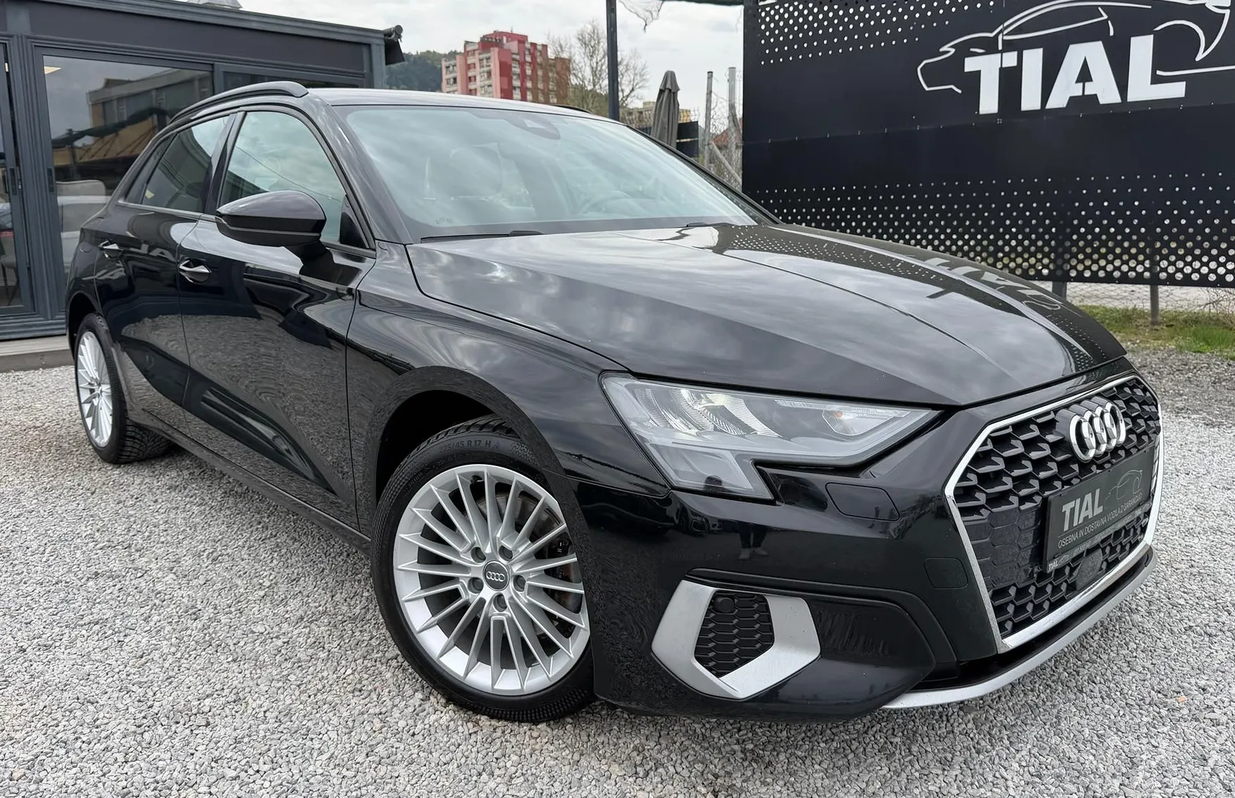 Zunanja slika - Audi A3 - 30 TDI SPORTBACK-ACC-NAVI-VIRTUAL-17COL-VELIK SERV - 3