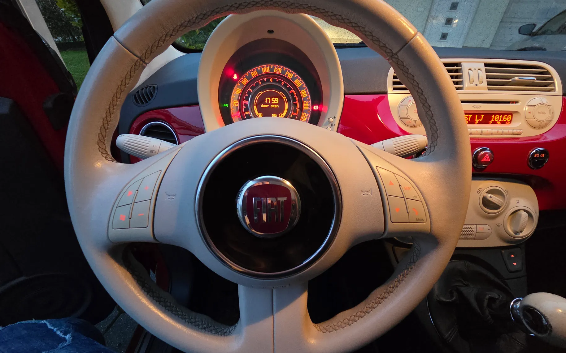 Notranja slika - Fiat 500 - 1,2 8V Lounge - 9