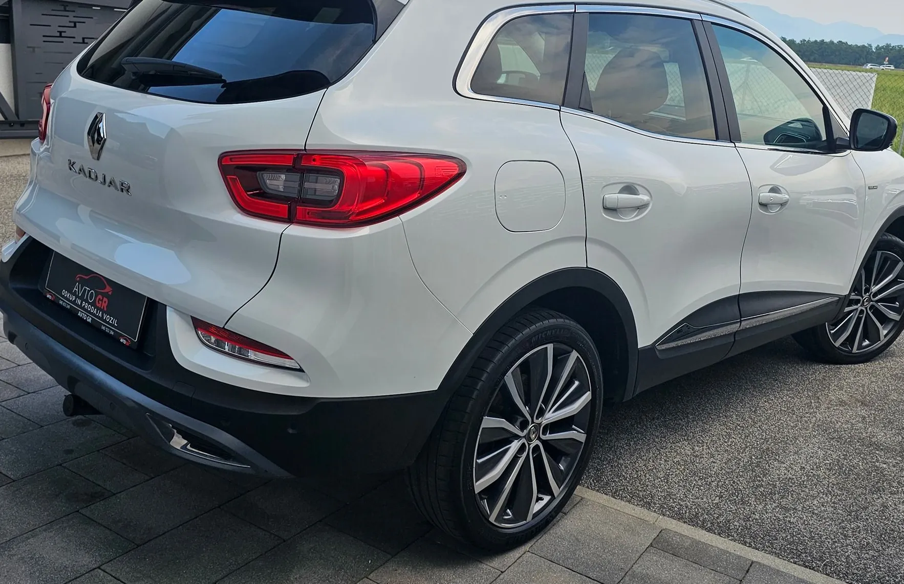 Zunanja slika - Renault Kadjar - TCe 140 Limited- SLO-1. LAST.-Le 129.000km-Perla b - 10