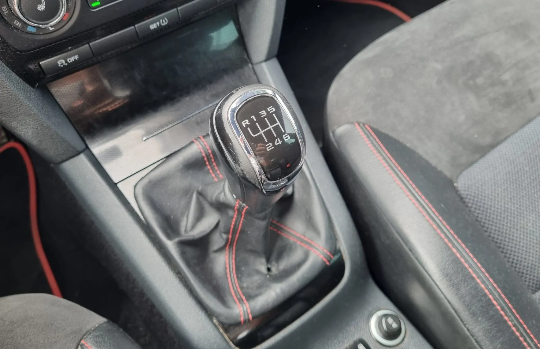 Zunanja slika - Škoda Octavia - Combi 2.0 TDI VRS - SLOVENSKI + 1. LASTNIK - 15