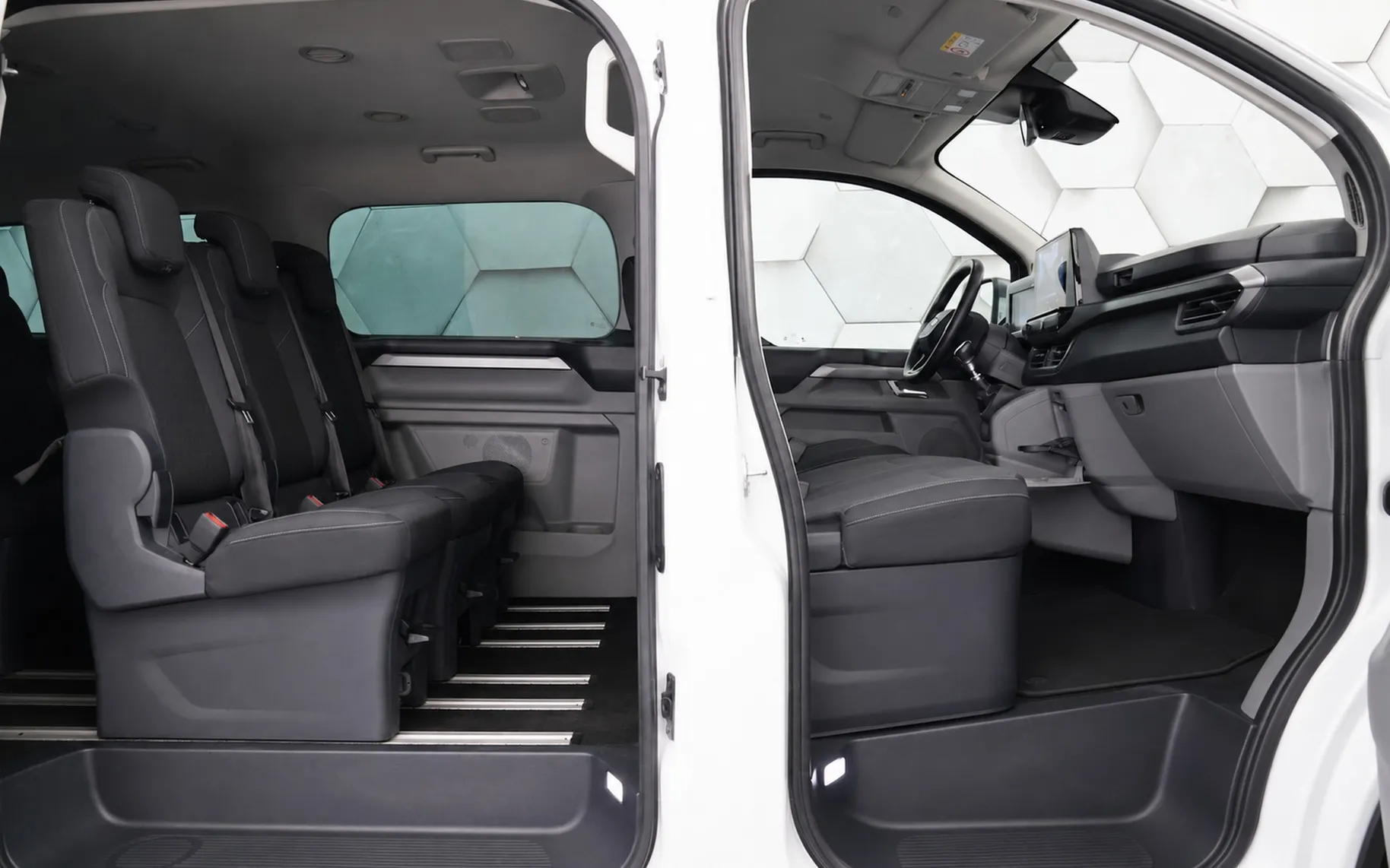 Zunanja slika - Ford E-Transit Custom - L2 2.0 TDCi Titanium 150KM 1+8 - 10