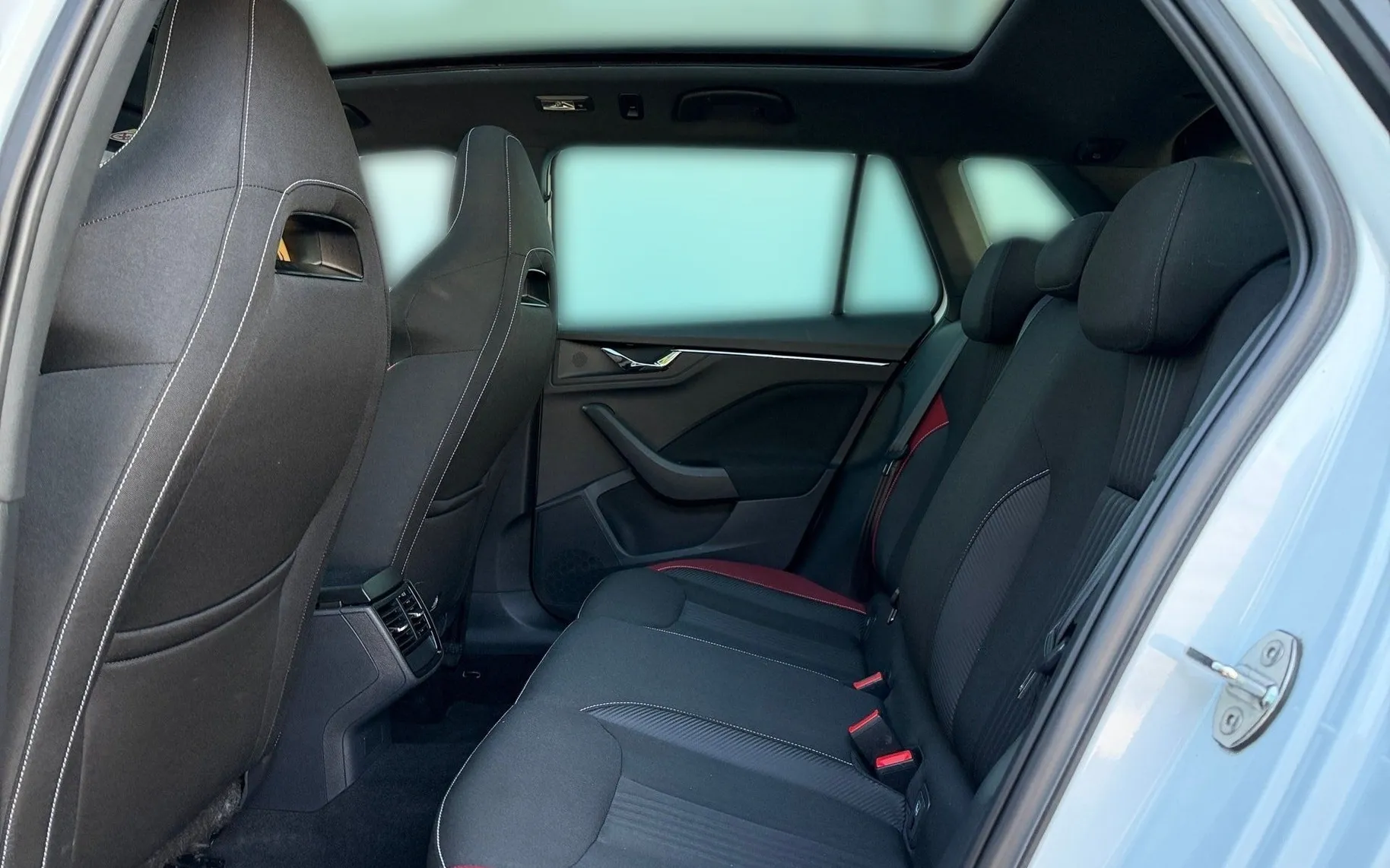 Notranja slika - Škoda Kamiq - 1.5 TSI Monte Carlo DSG-Panorama-Navi-AppConnect - 11