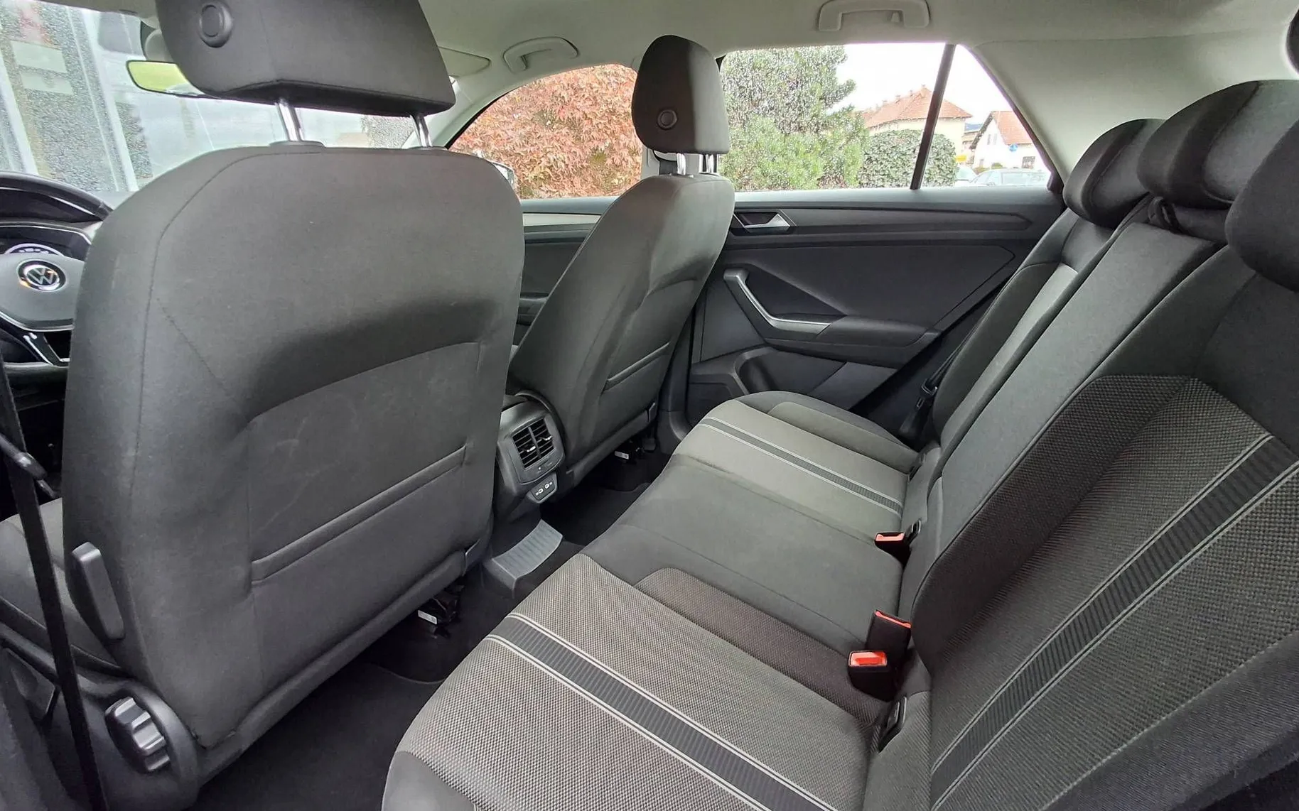 Zunanja slika - VW T-Roc - 2.0 TDI SCR Style 116 NAVI  KAM  ACC. - 12