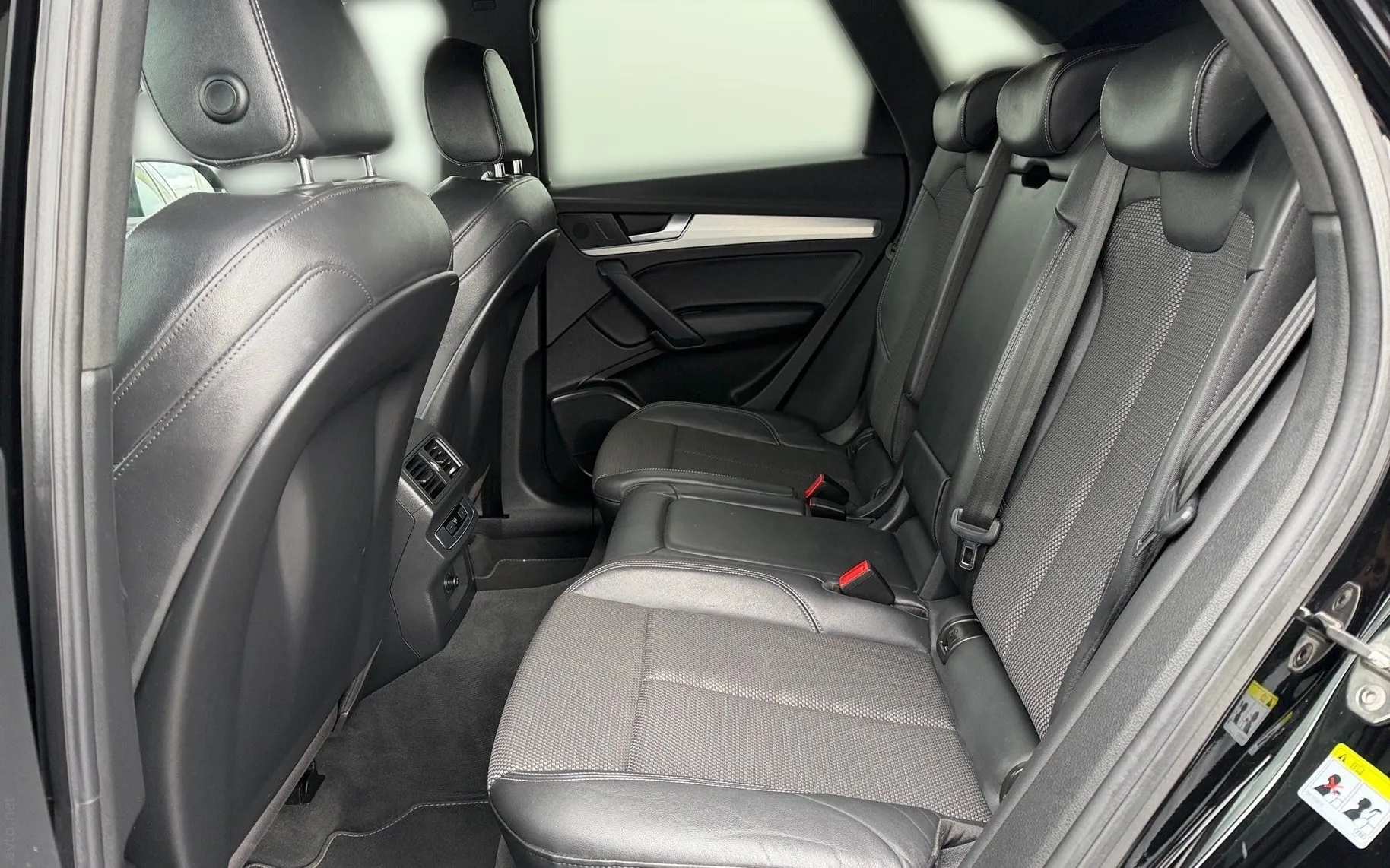 Notranja slika - Audi Q5 - Quattro 40 TDI S-Line S tronic-LED-PDC-Kamera-Na.. - 11