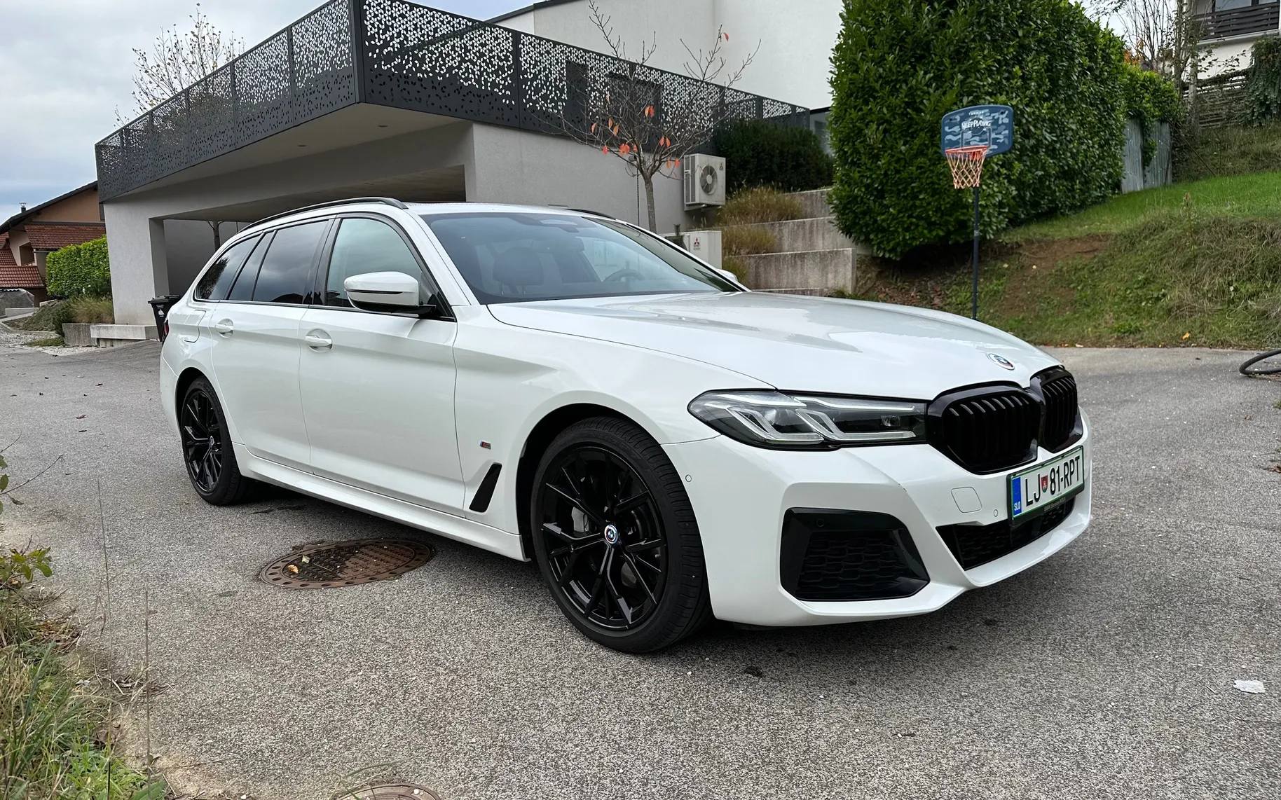 Zunanja slika - BMW Serija 5 - 530d Touring Avt. - 1