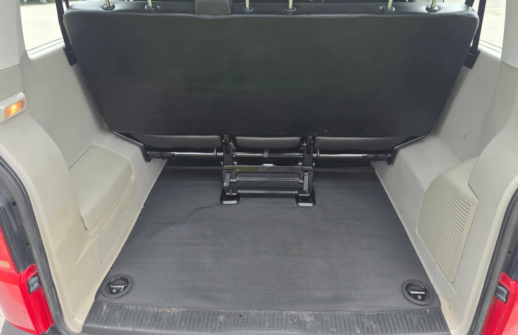 Zunanja slika - Volkswagen Caravelle - 2.0 TDI KMR 8+1 PORAČUN DDV - 14