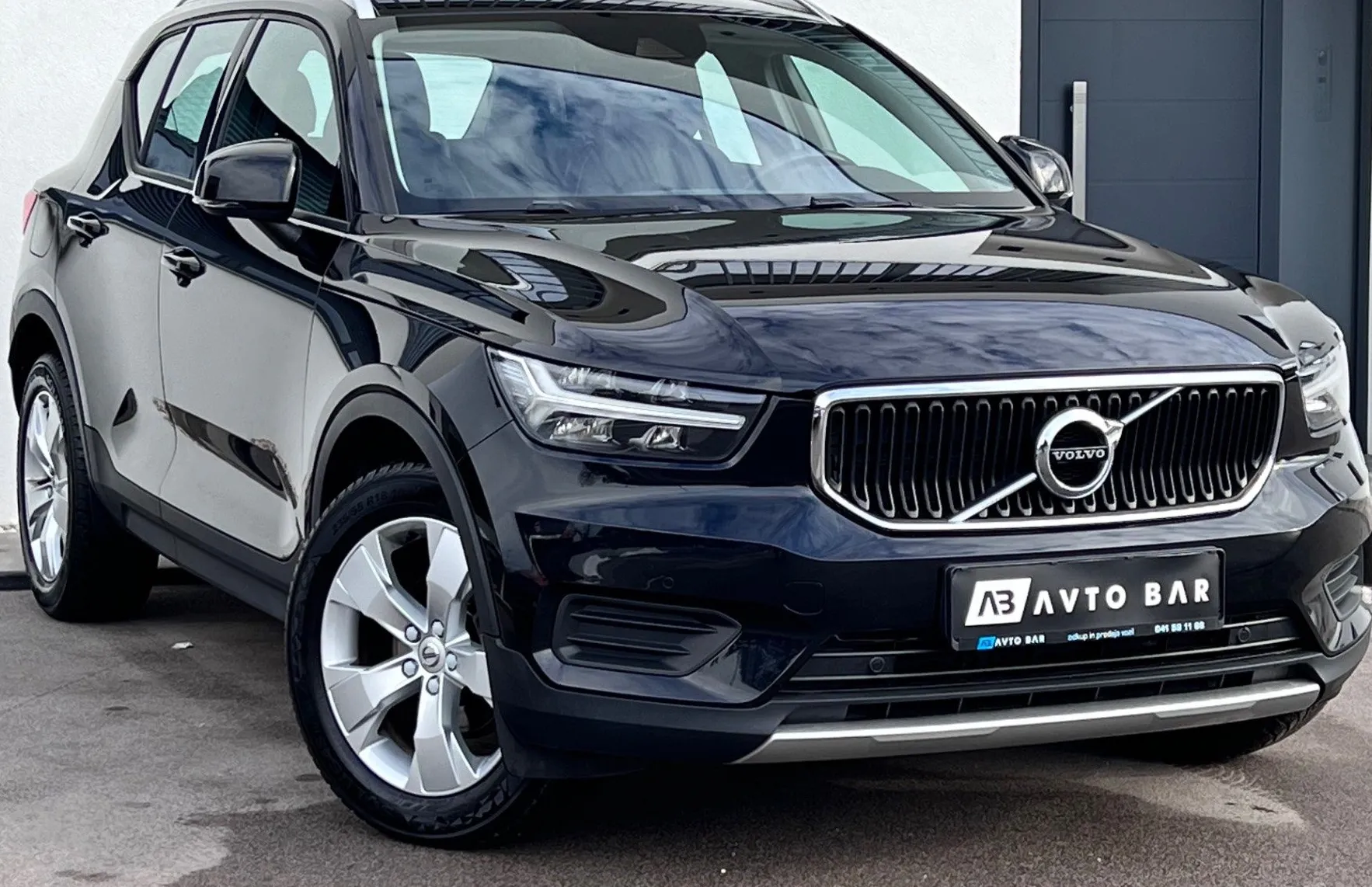 Zunanja slika - Volvo XC40 - D3+LED+NAVI+KAMERA+ALU+KEYLESS GO+AUTO HOLD - 3