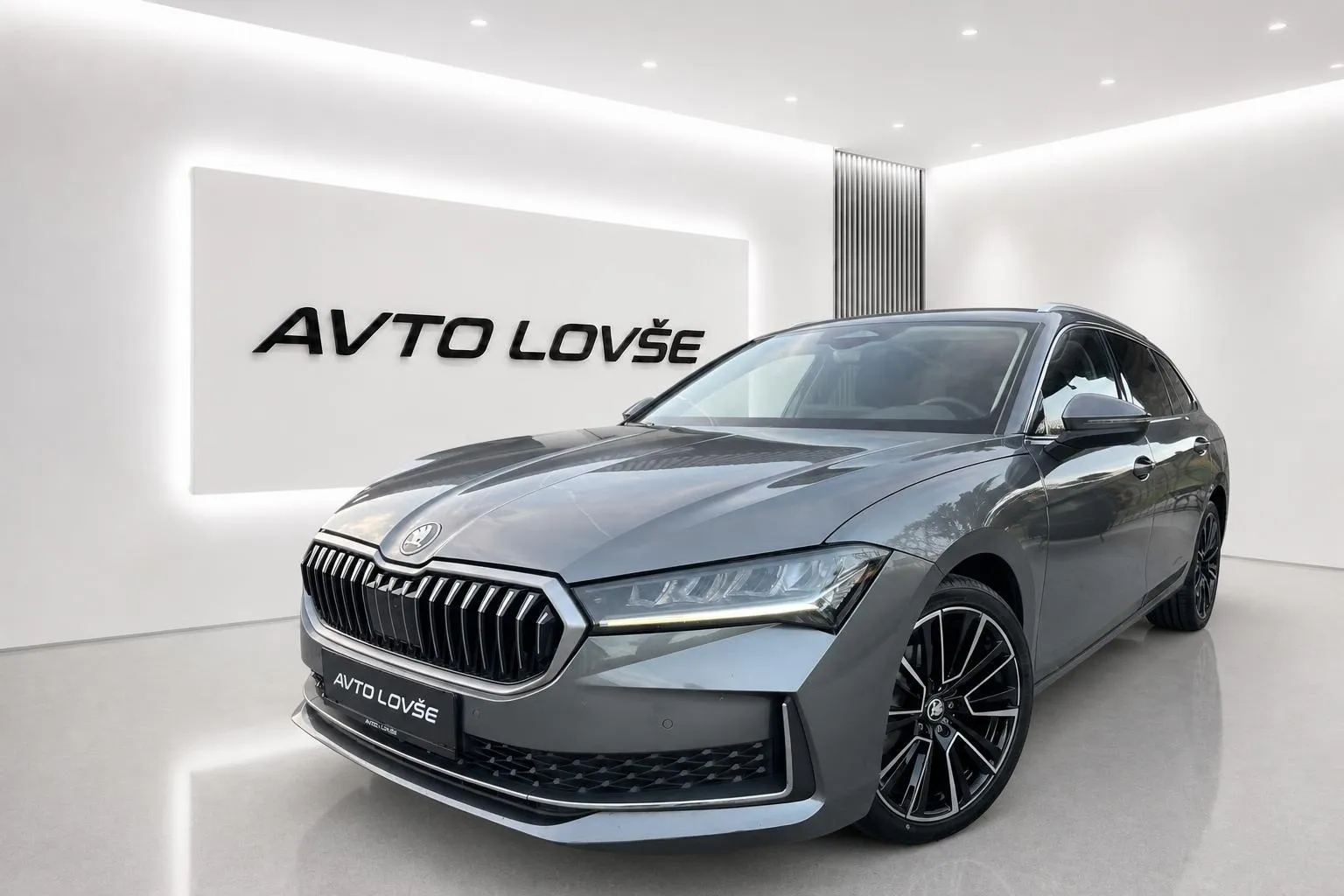 Zunanja slika - Škoda Superb - Combi 2.0 TDI  DSG-1 LASTNIK-NAVI-LED-19 COL-KAM - 1