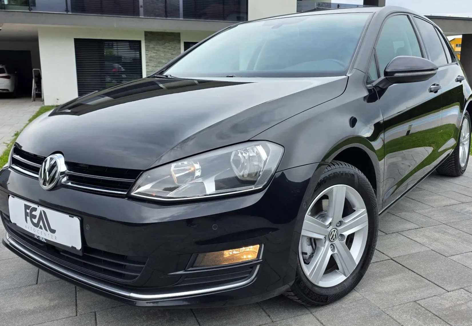 Zunanja slika - VW Golf - 2.0 TDI-HIGHLINE-ACC-SAMOPARKIRANJE-PDC-ODLIČEN - 1