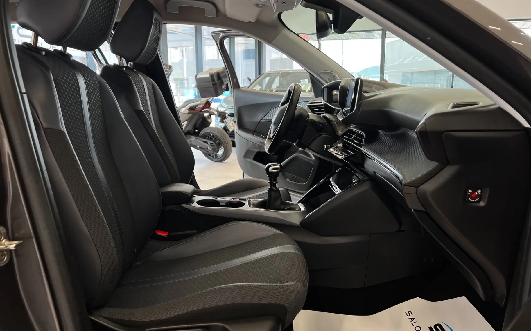 Zunanja slika - Peugeot 2008 - 1,2 PureTech 130 S&S ALLURE - 9