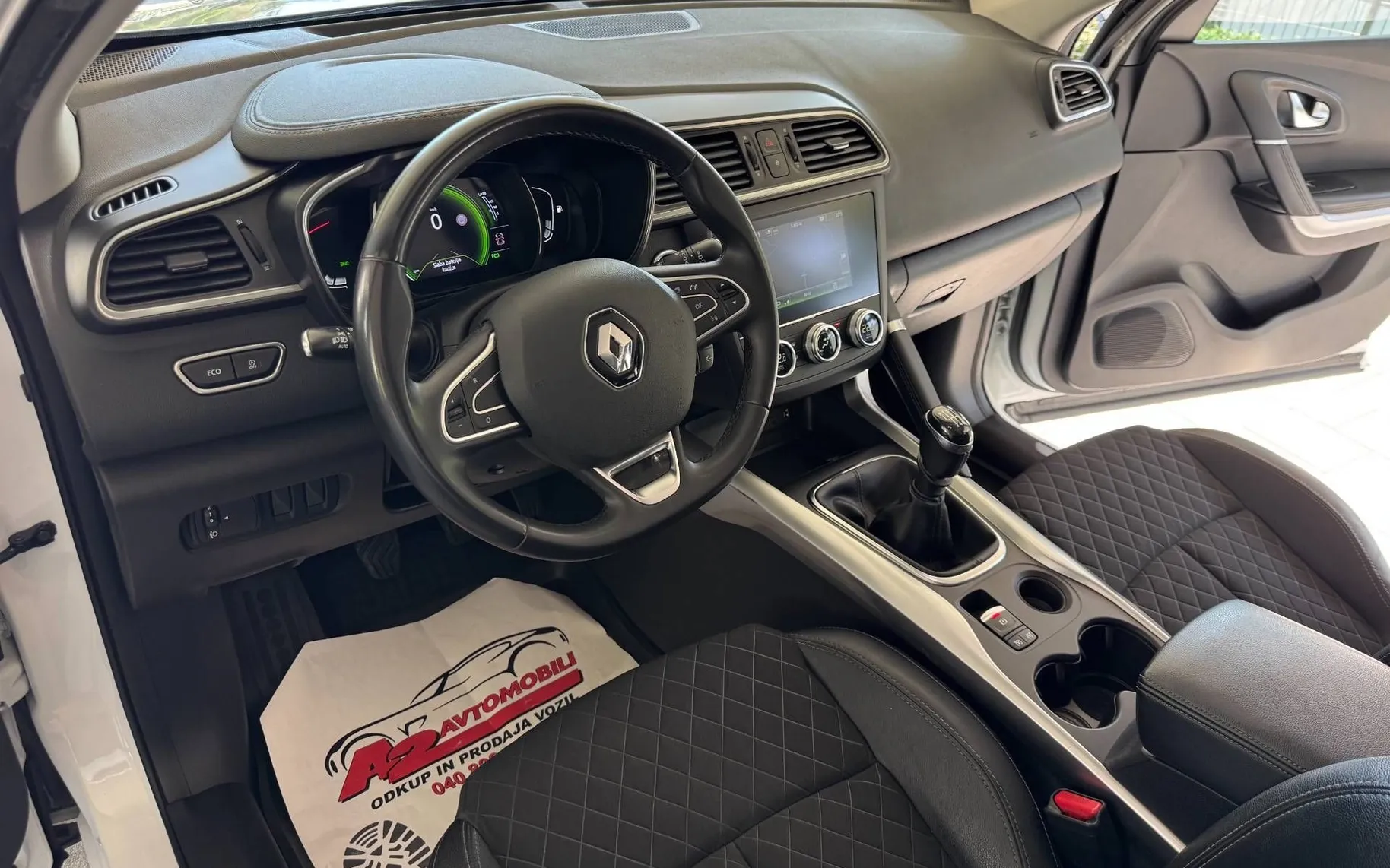 Notranja slika - Renault Kadjar - 1.3 16V TCE 140 -SLOVENSKI-1.LASTNIK-KAMERA-NAVI- - 12