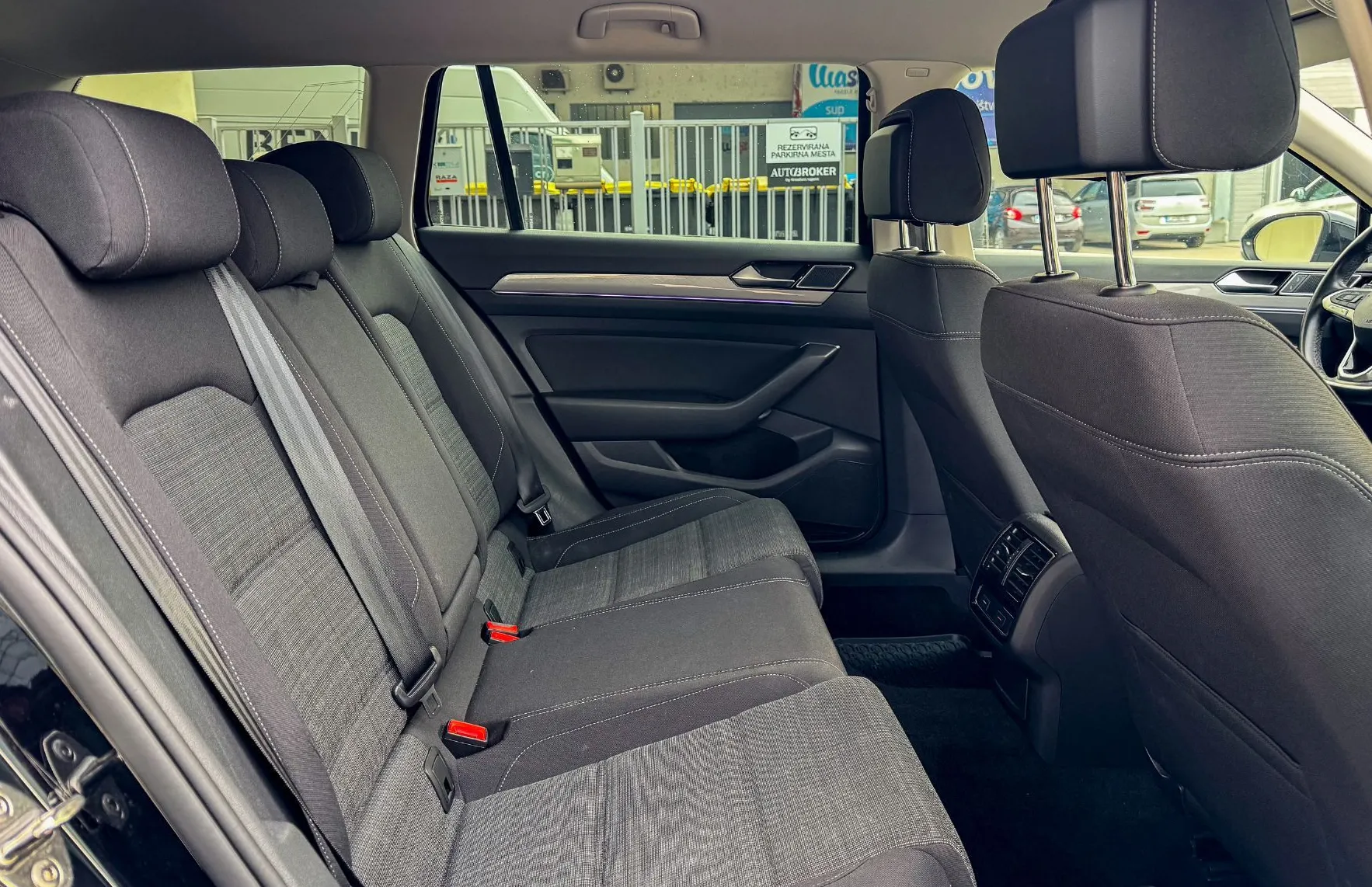 Zunanja slika - VW Passat - Variant 2.0 TDI Business avt. LED matrix Navi kamera DAB - 11