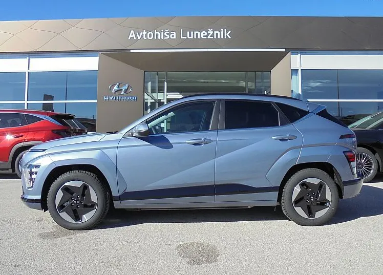Zunanja slika - Hyundai Kona - Electric 48.6 kWh 99kW PREMIUM°WINTER° ZALOGA ° - 6