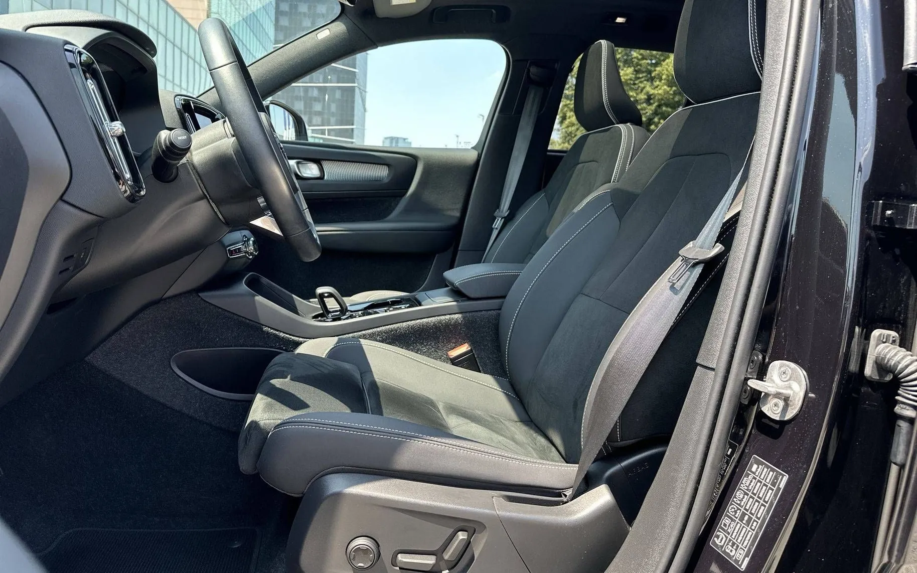 Notranja slika - Volvo XC40 - B4P Ultra Black Edition Avt. - 10