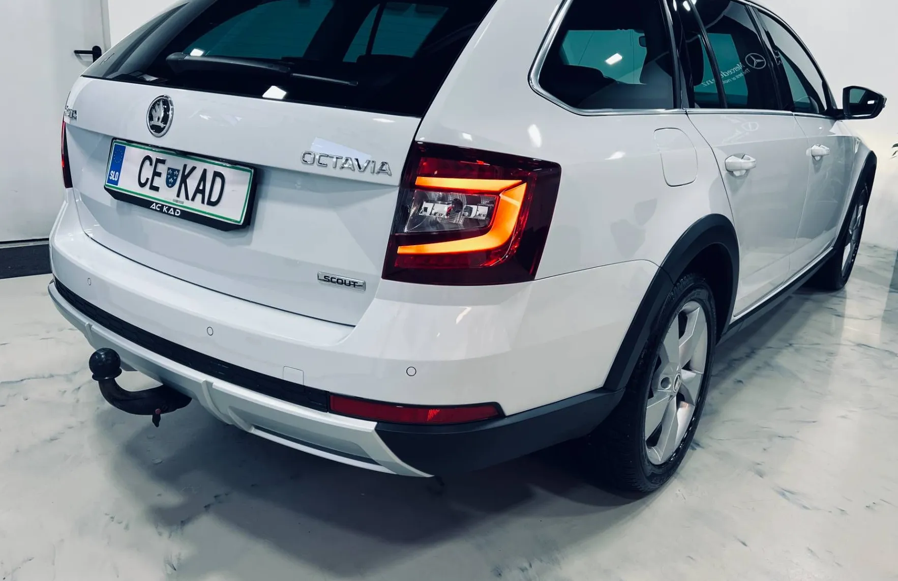 Zunanja slika - Škoda Octavia - SCOUT Combi 2.0 TDI 135 kW 4X4 DSG-ACC-VIRTUAL... - 4
