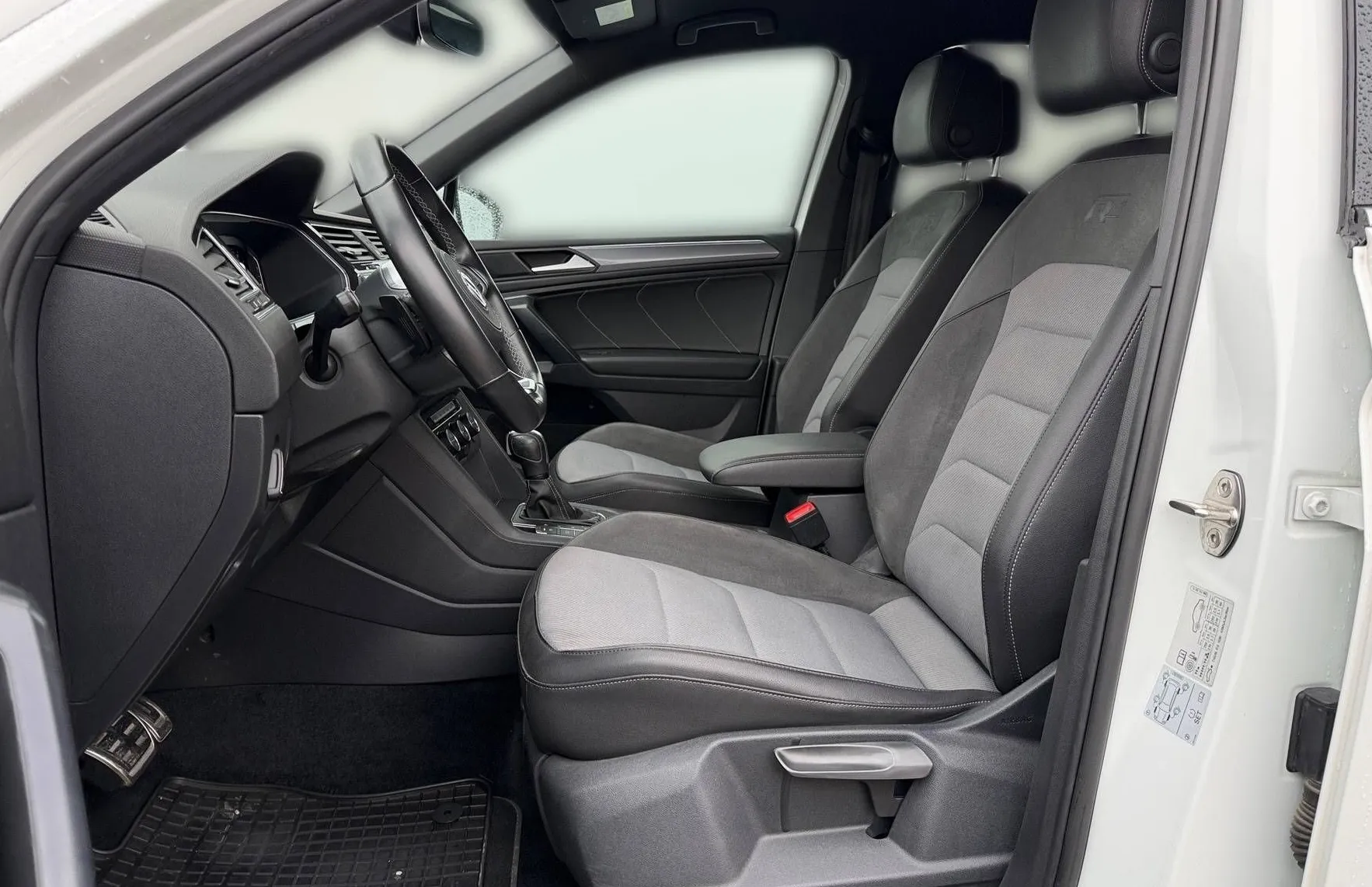 Zunanja slika - VW Tiguan Allspace - 2.0 TDI 4MOTION avt. R-Line 147kW-SLO-1.lastnik - 7