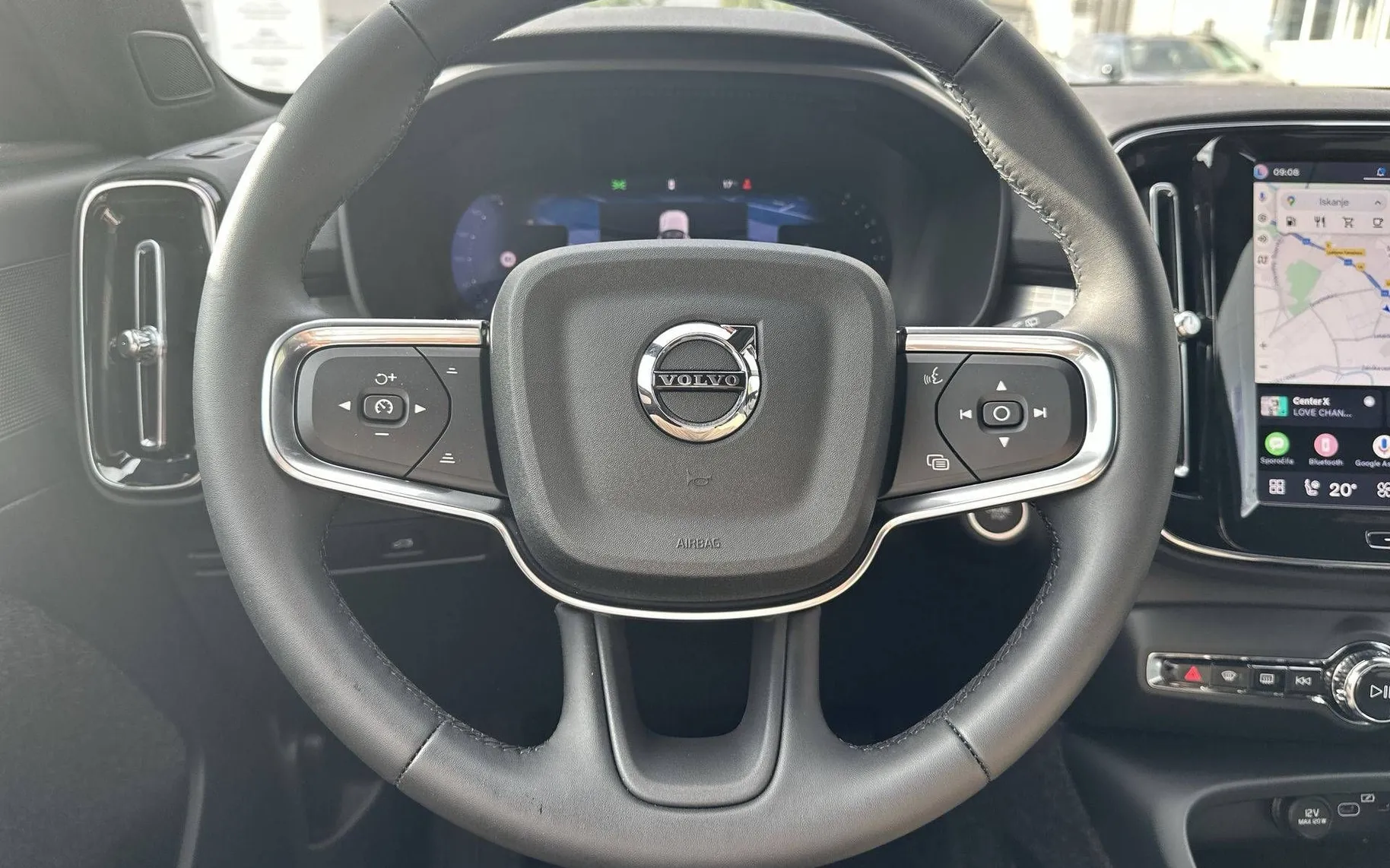 Notranja slika - Volvo XC40 - B3 P Core Avt. - 12