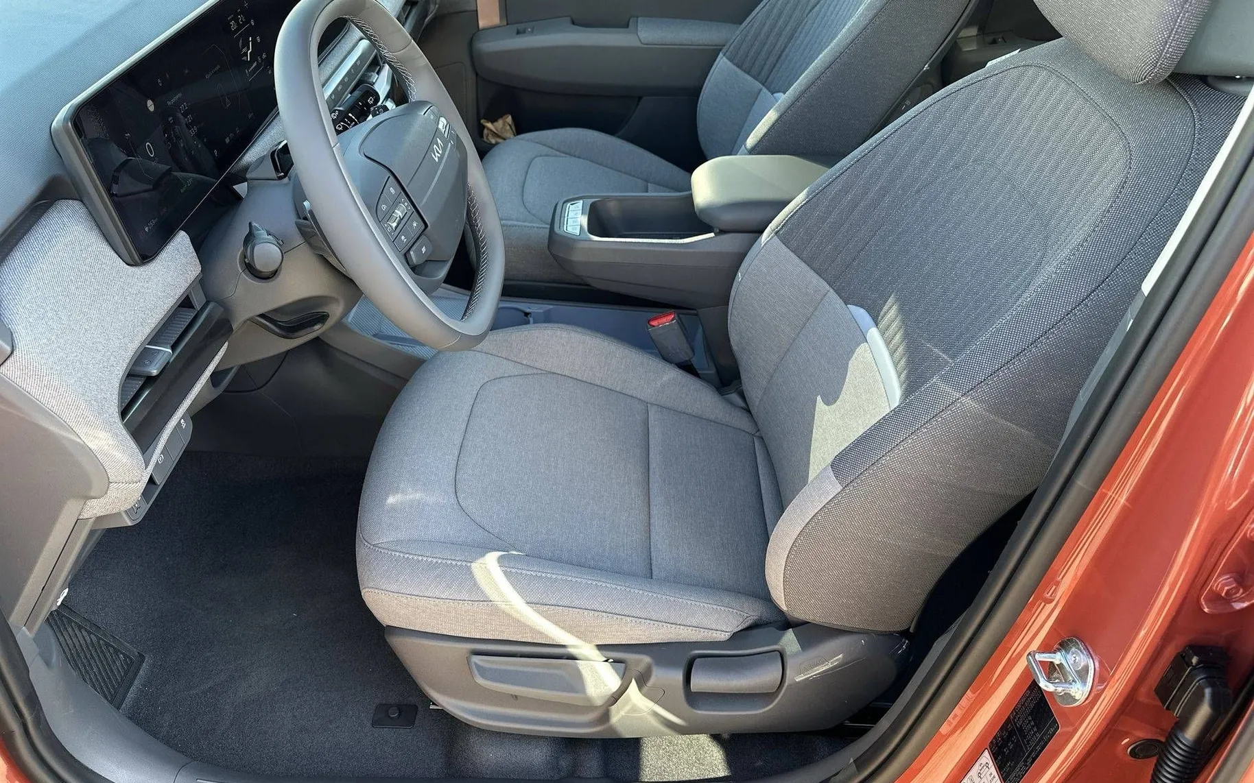 Notranja slika - KIA EV3 - Star 58.3 kWh baterija - 10