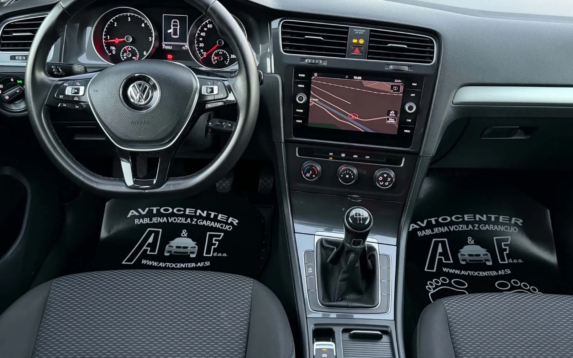 Notranja slika - Volkswagen Golf - 1.6 TDI-LED-LIZING ZA TUJCE-TEMPOMAT-ODLIČEN- - 9