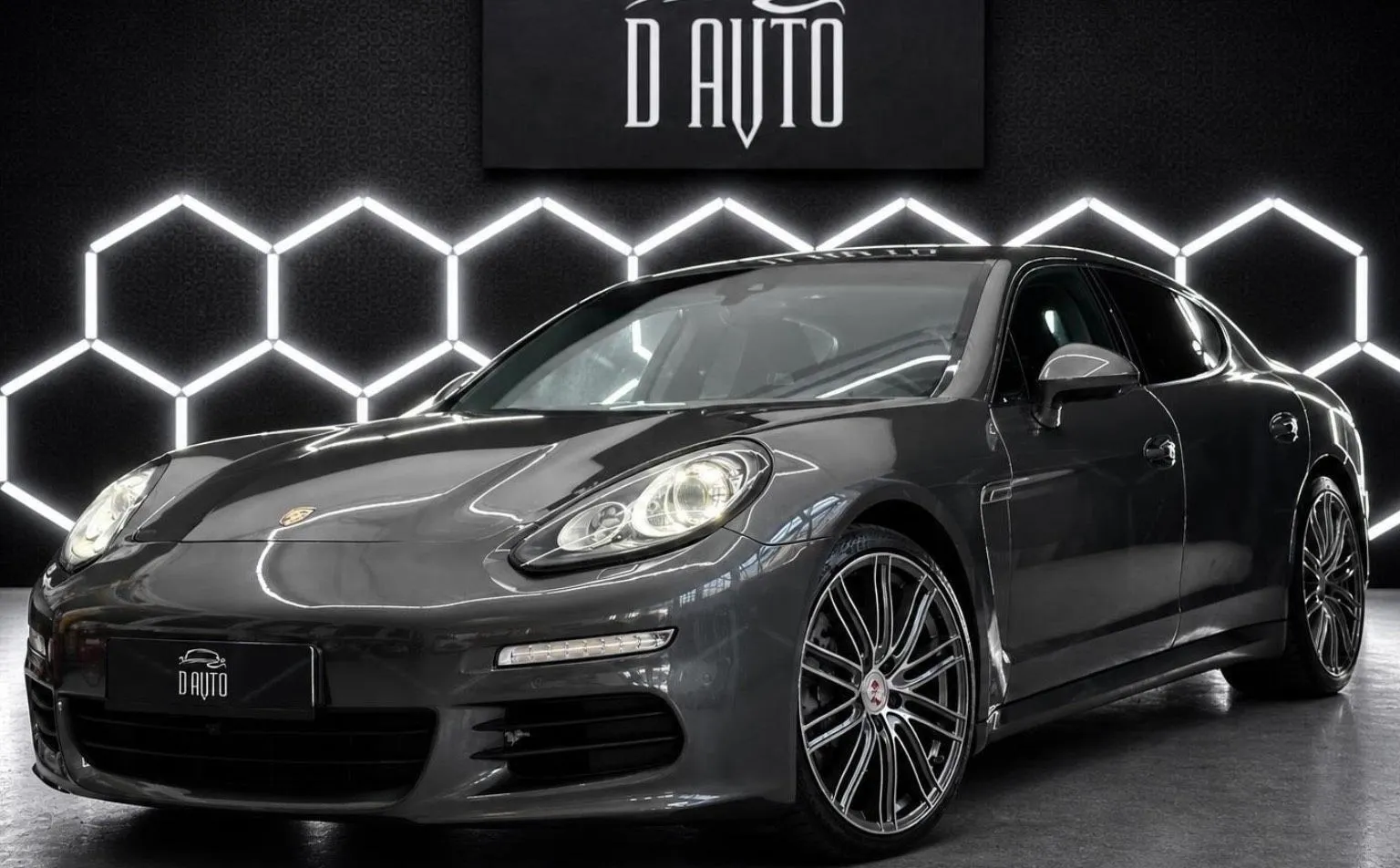 Zunanja slika - Porsche Panamera - 3.0 Diesel 184kW | 360° KAMERA | NAVI | MEMORY... - 1