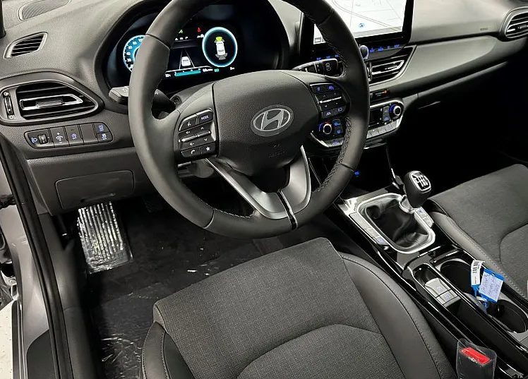 Zunanja slika - Hyundai i30 - 1.5 T-GDI 140 PREMIUM-SMART- WINTER-ECM-W.C. - 4