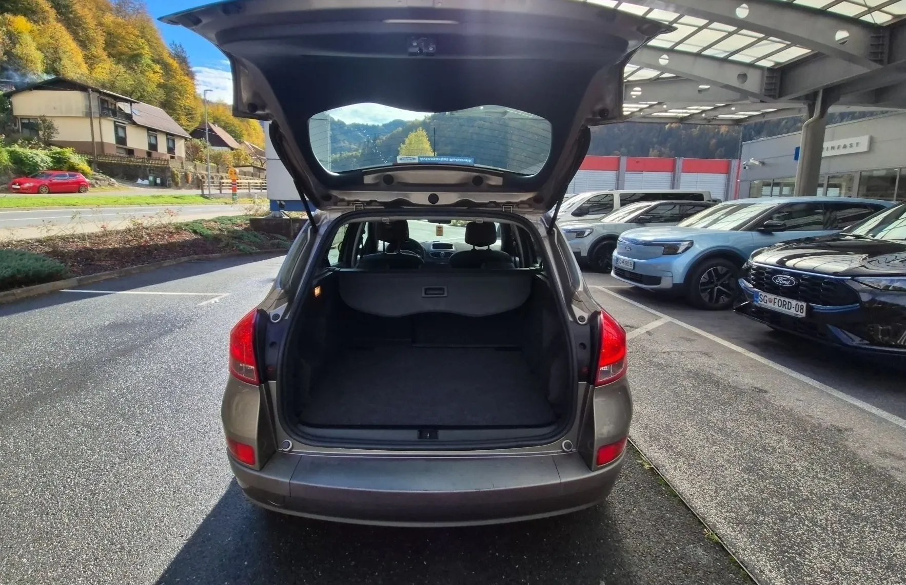 Zunanja slika - Renault Clio - DYNAMIQUE Grandtour 1.2 101PS M5 16V-SLO-1.LASTNIK - 9