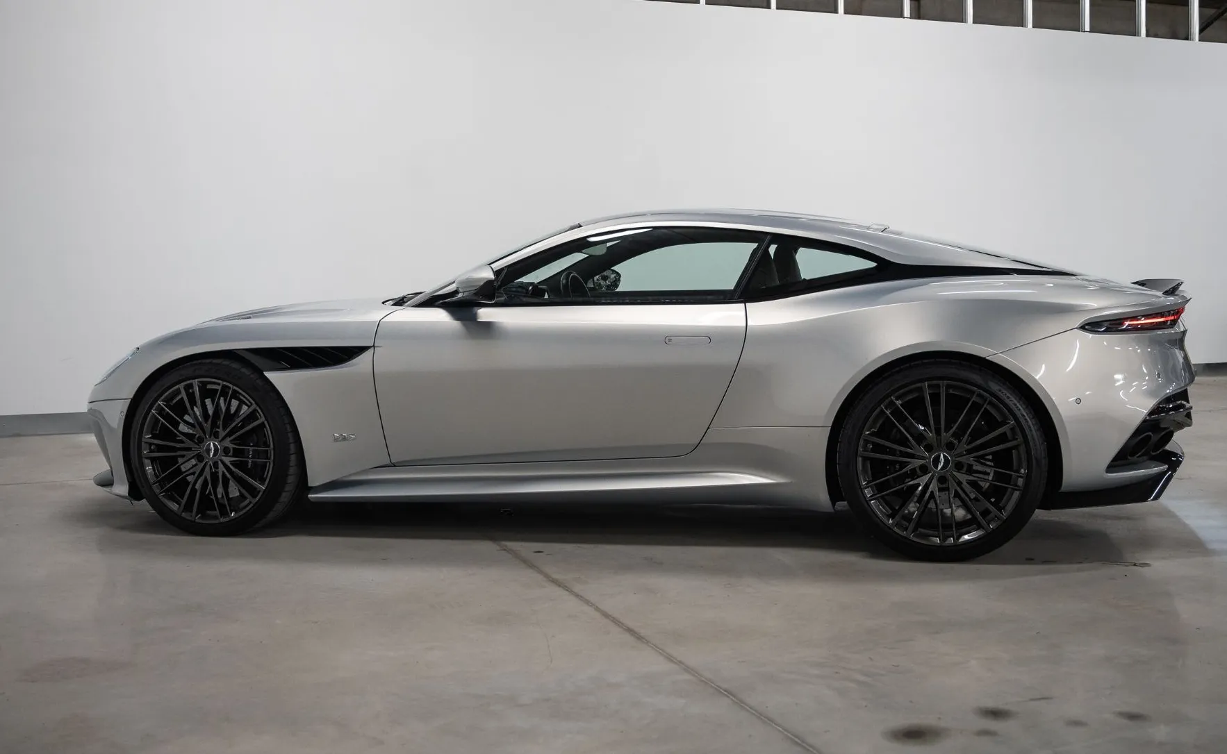 Zunanja slika - Aston Martin DBS - DBS - 8