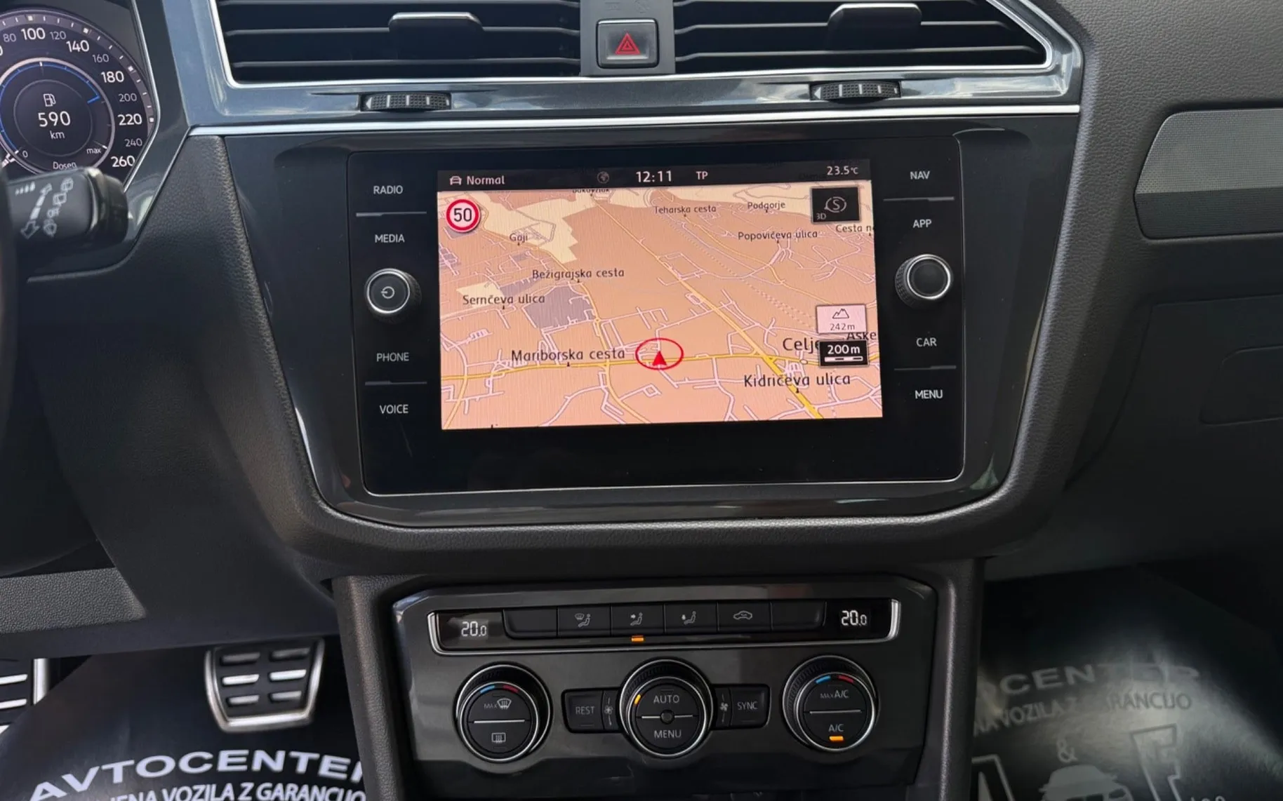 Notranja slika - Volkswagen Tiguan - 2.0 TDI-4X4-DSG-R LINE-VIRTUAL-LIZING ZA TUJCE- - 11