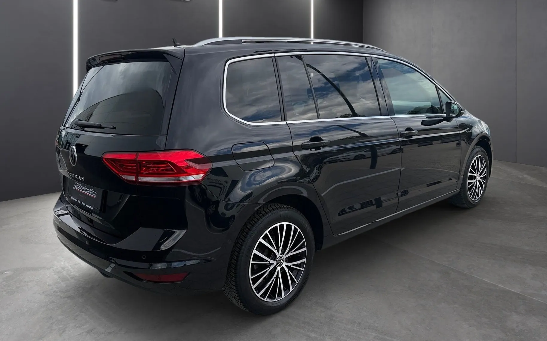 Zunanja slika - Volkswagen Touran - 2.0 TDI BMT Highline DSG-7sedežev-Panorama-Masaža - 3