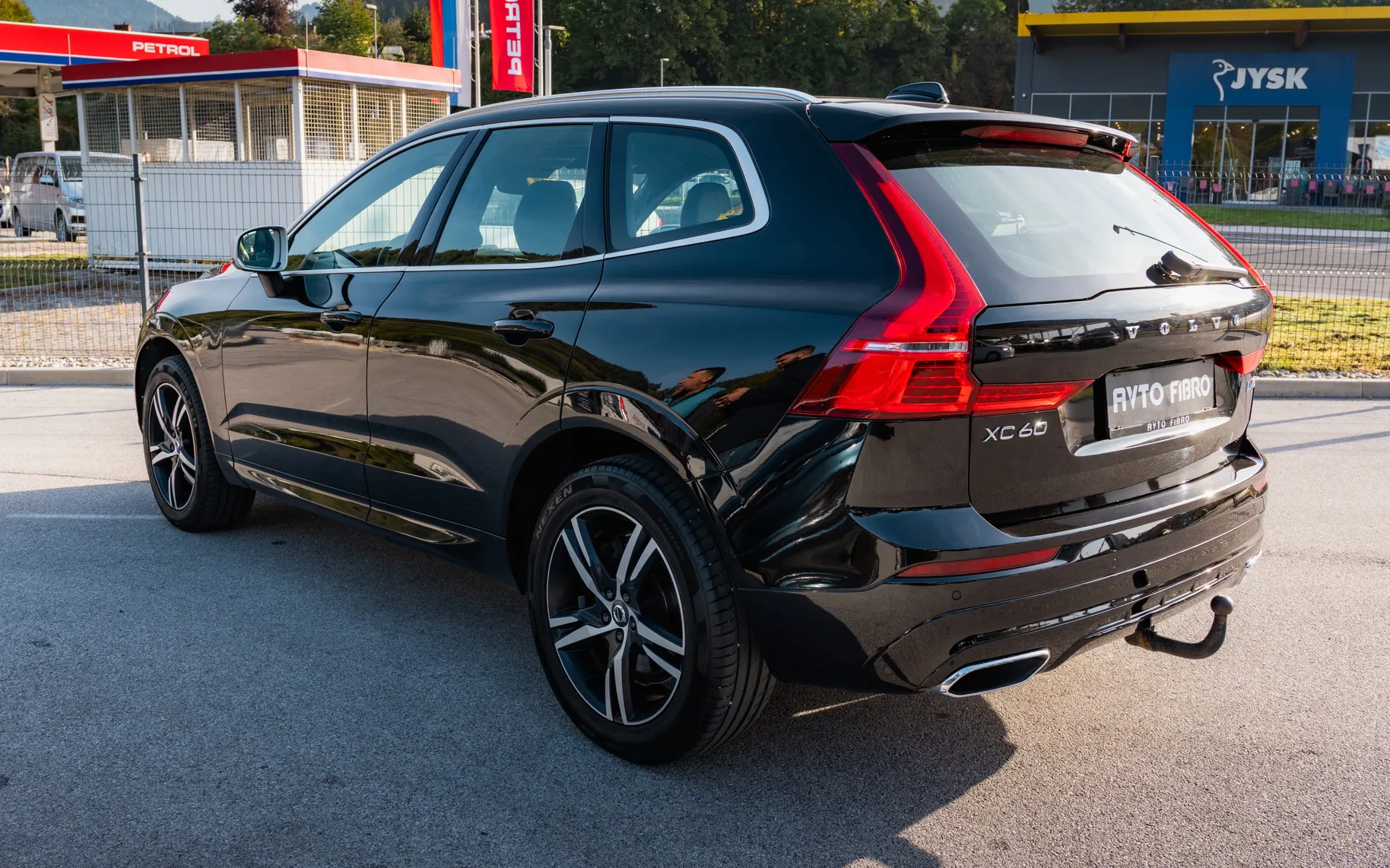 Zunanja slika - Volvo XC60 - D4 R-Design AWD Avt. - 4