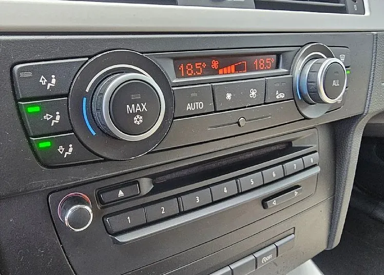 Zunanja slika - BMW Serija 3 - Touring: 318D ALU PLATIŠČA-NAVIGACIJA-PDC-USNJE - 15