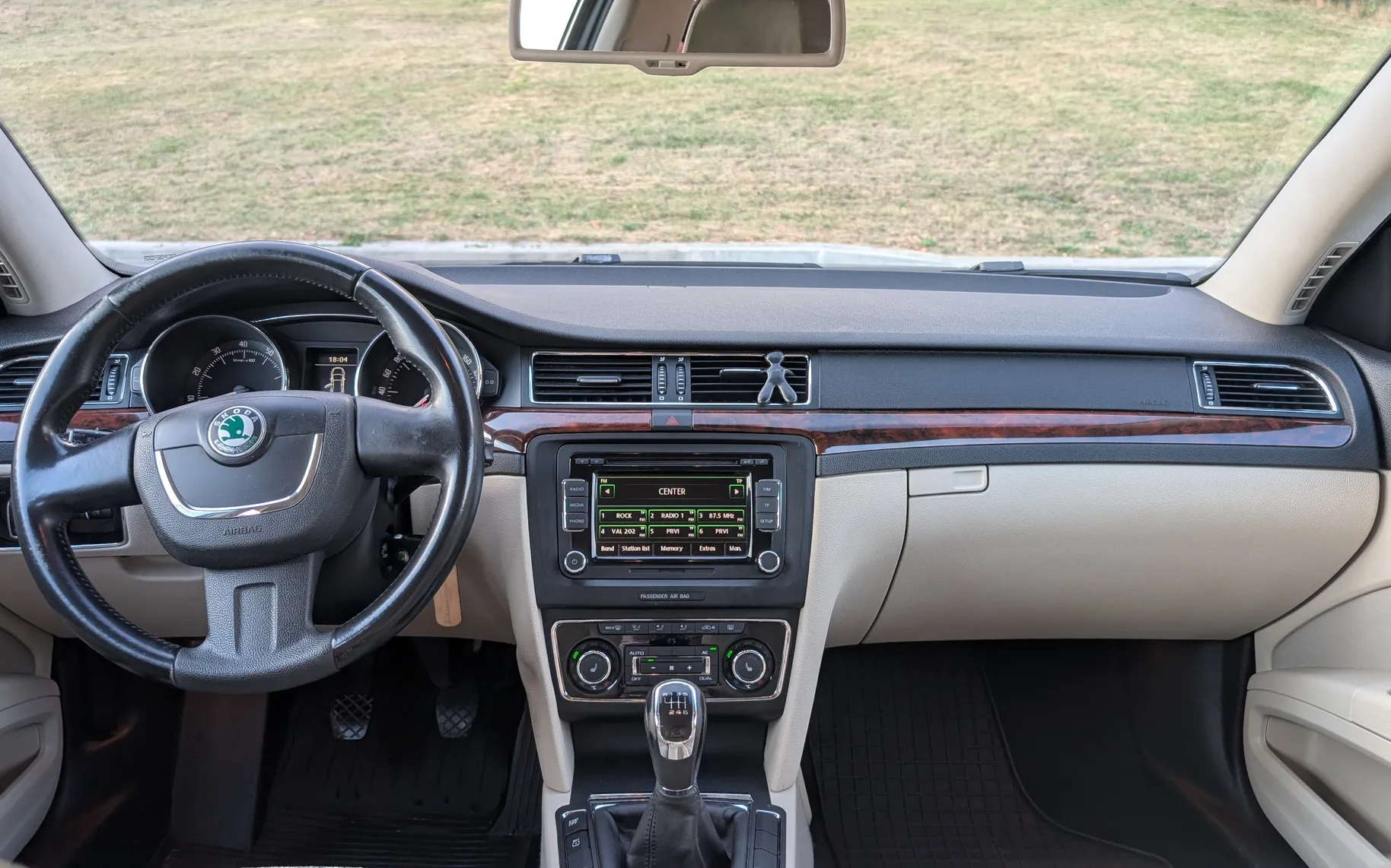 Notranja slika - Škoda Superb - Škoda  Elegance 1.8 TSI - 6