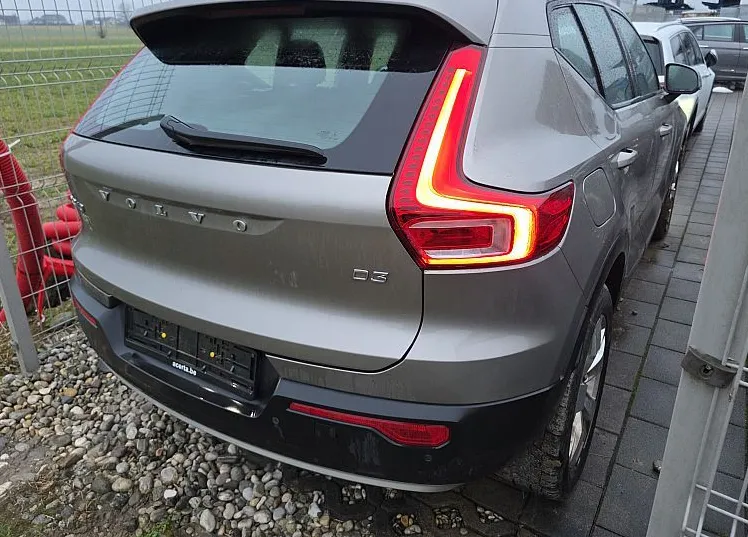 Zunanja slika - Volvo XC40 - D3 Momentum Pro FULLED•LANE•VIRTUAL•GRETJE•KEYLESS - 4