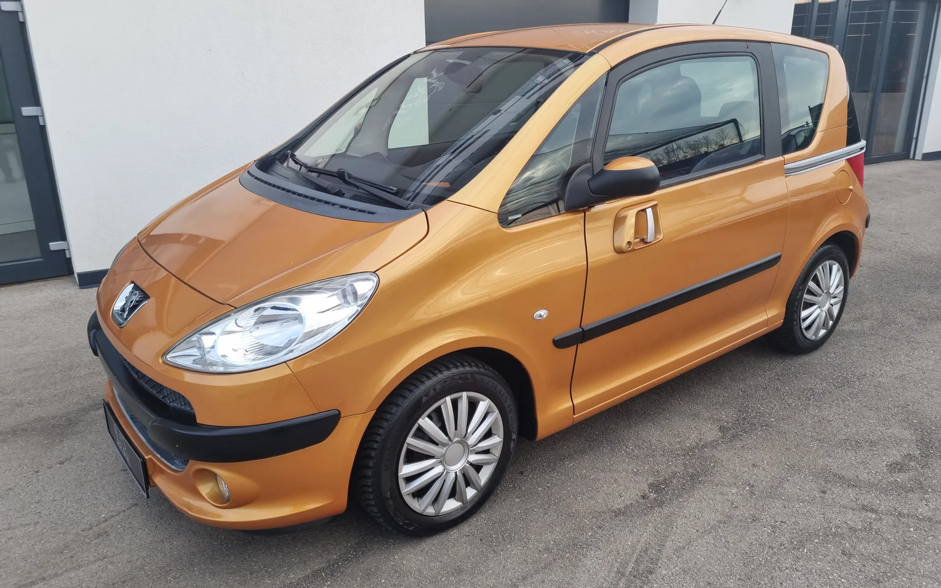Zunanja slika - Peugeot 1007 - Style 1.4 98964 KM. AVT.KLIMA.2XEL. DRSNA VRATA - 2